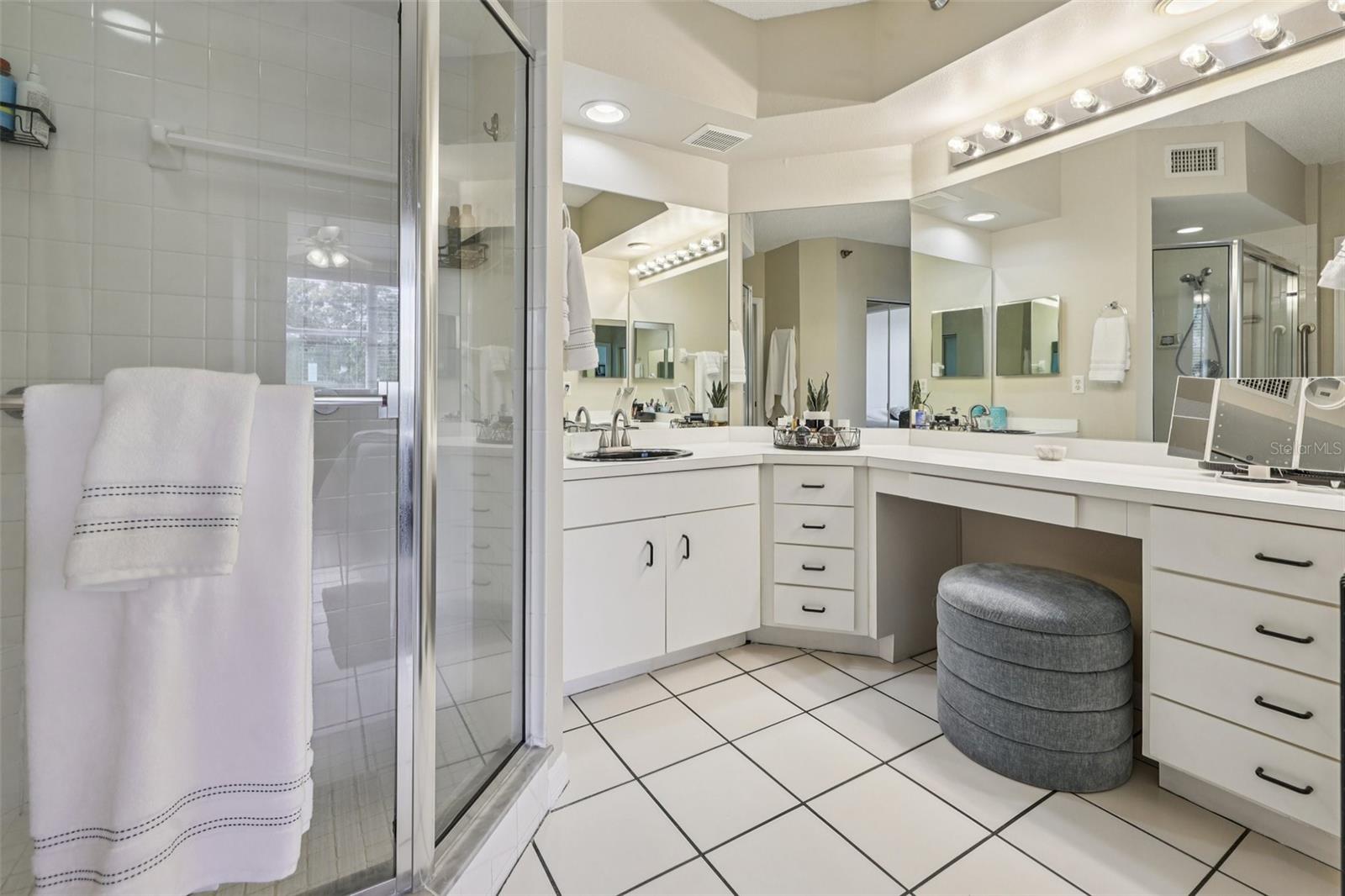 Image 10 of 25 For 6251 Shoreline Drive 2205