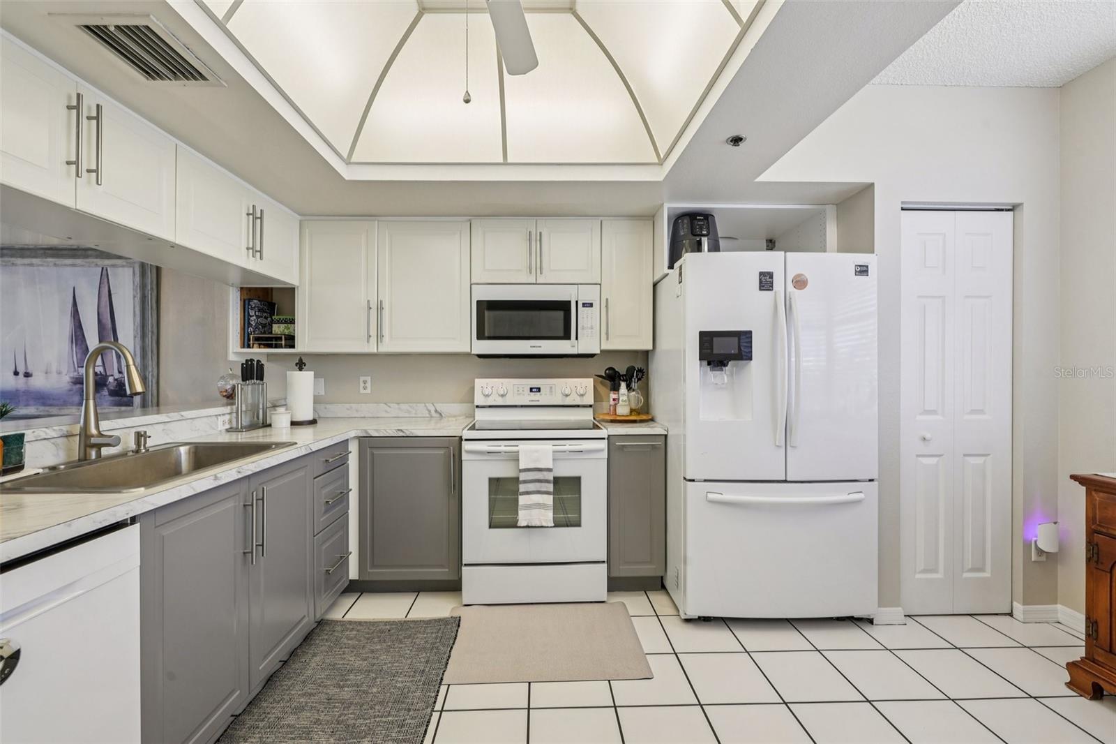 Image 6 of 25 For 6251 Shoreline Drive 2205