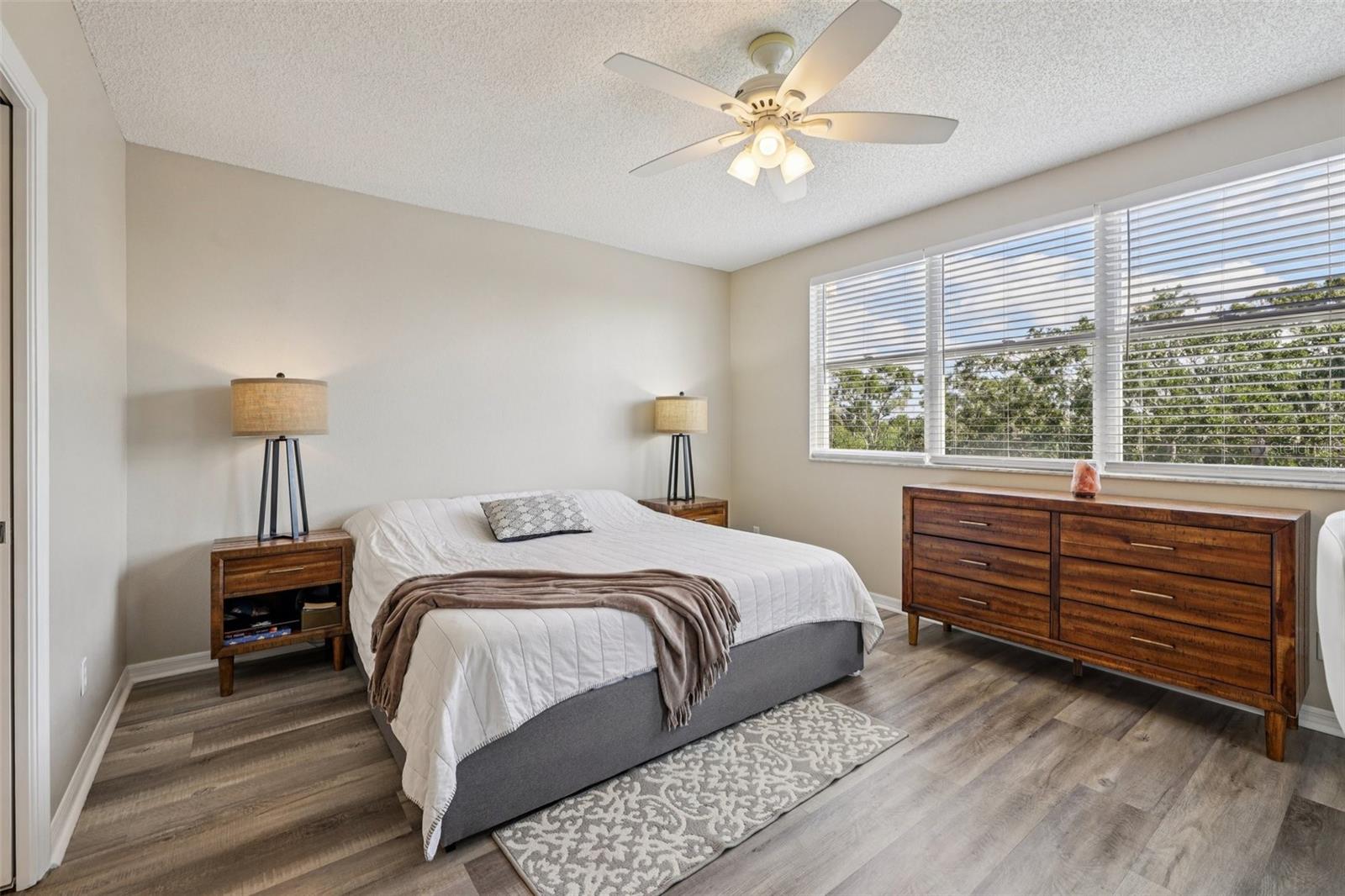 Image 8 of 25 For 6251 Shoreline Drive 2205