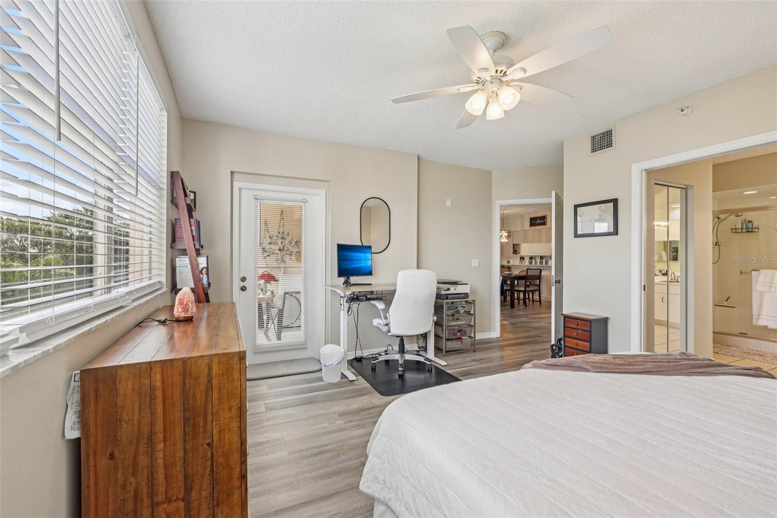 Image 9 of 25 For 6251 Shoreline Drive 2205