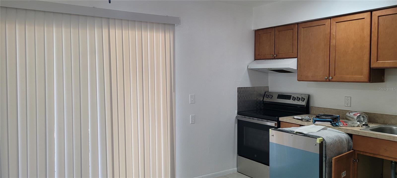 Image 17 of 27 For 2461 Dryer Avenue