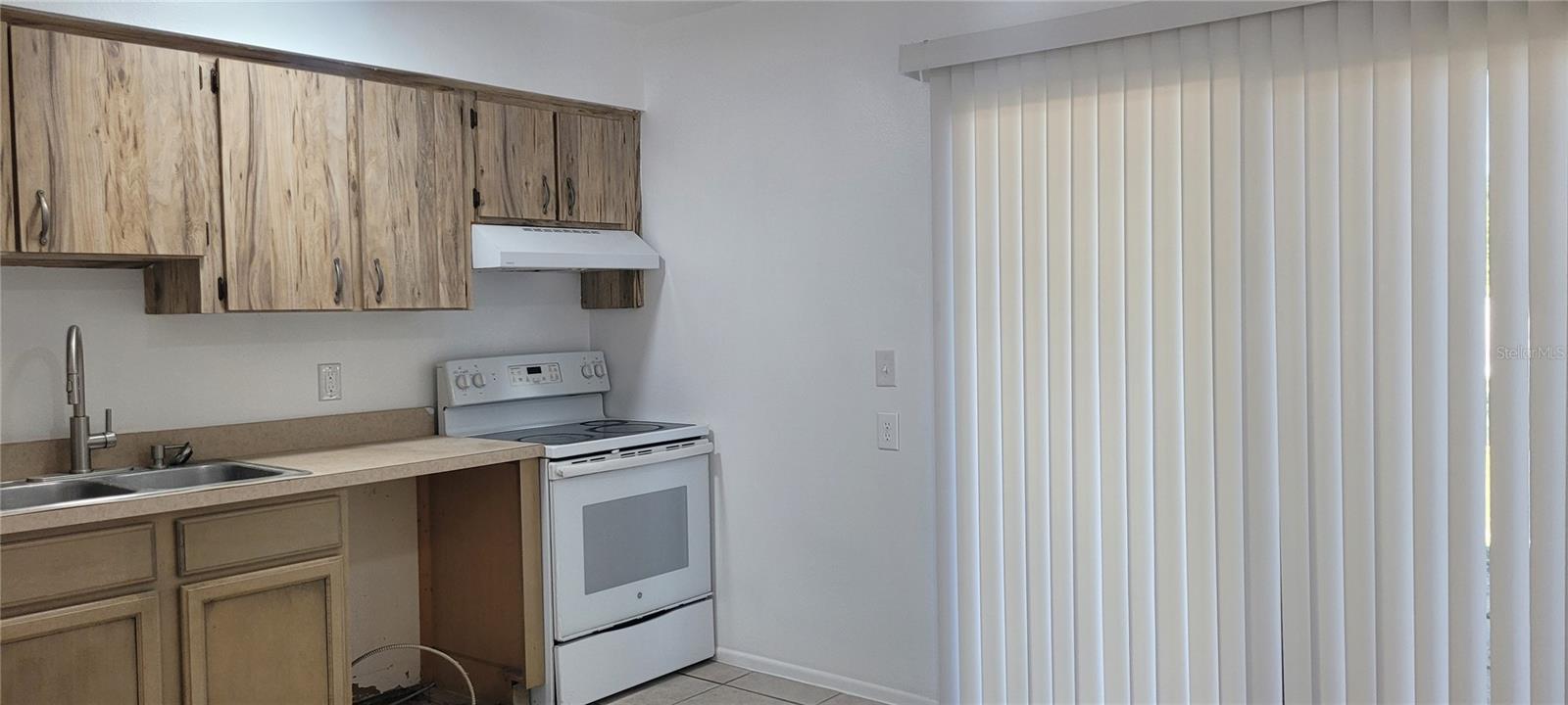 Image 3 of 27 For 2461 Dryer Avenue