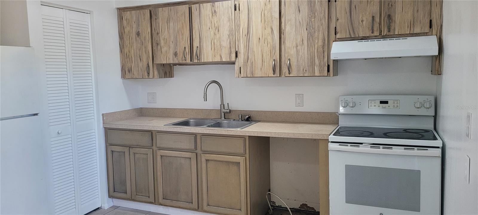 Image 4 of 27 For 2461 Dryer Avenue