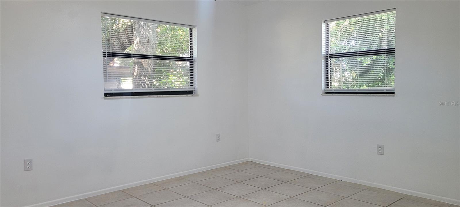 Image 9 of 27 For 2461 Dryer Avenue