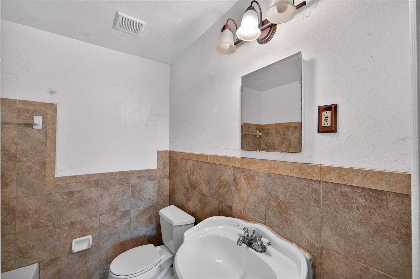 Image 33 of 46 For 207 Bougainvillea Avenue