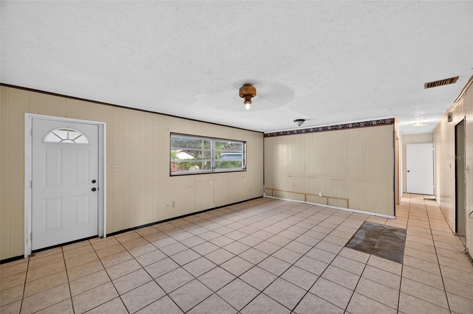 Image 4 of 46 For 207 Bougainvillea Avenue