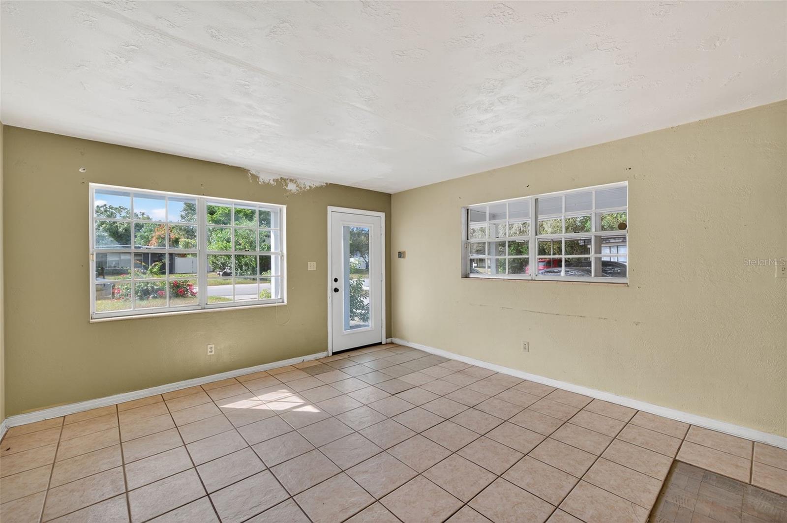 Image 5 of 46 For 207 Bougainvillea Avenue