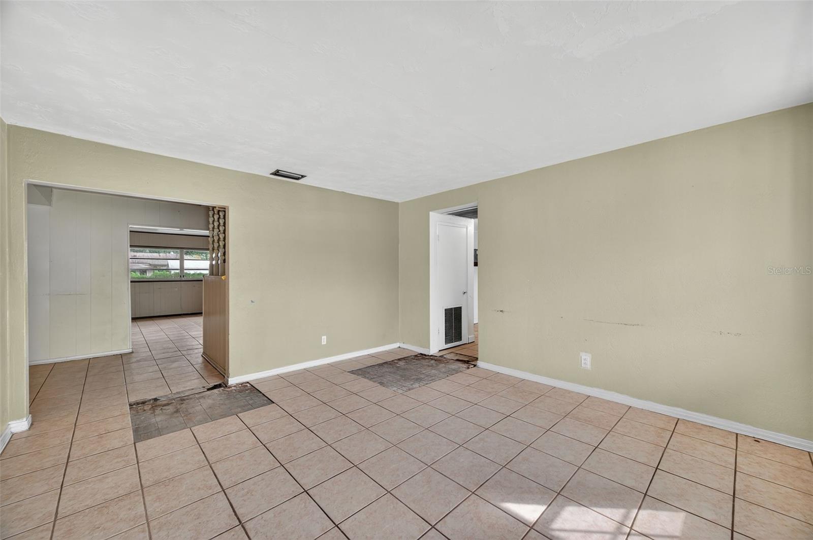 Image 9 of 46 For 207 Bougainvillea Avenue