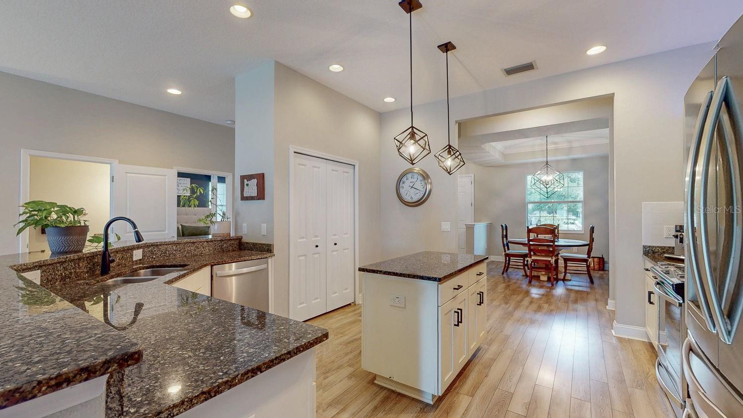 Image 17 of 54 For 1824 Bonita Way S