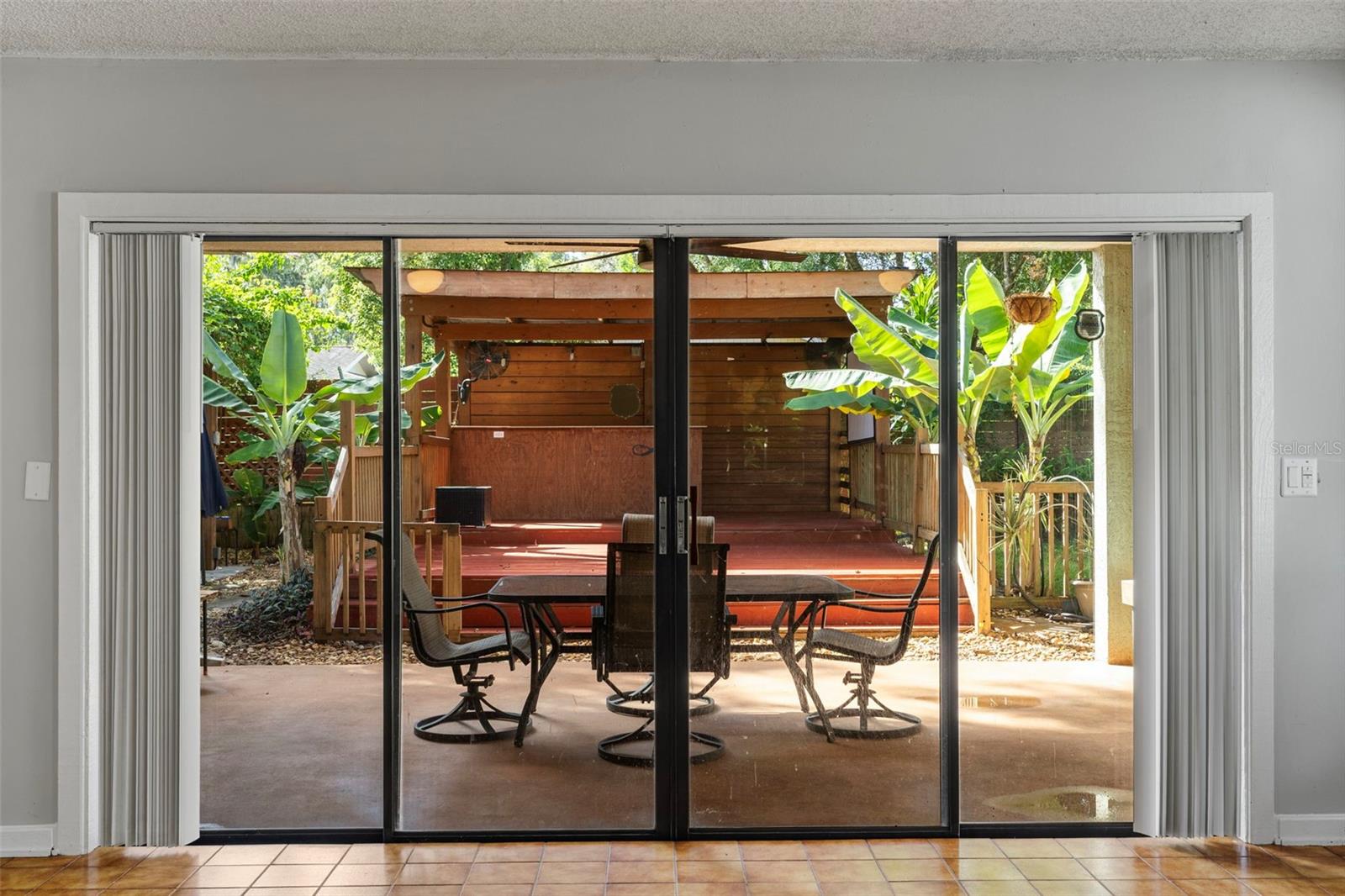 Image 12 of 52 For 405 1st Avenue Se