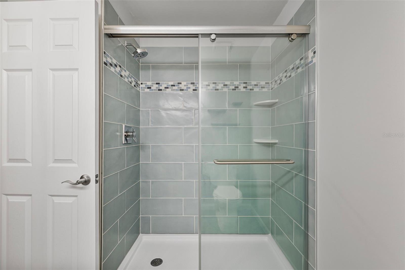 Image 16 of 52 For 405 1st Avenue Se