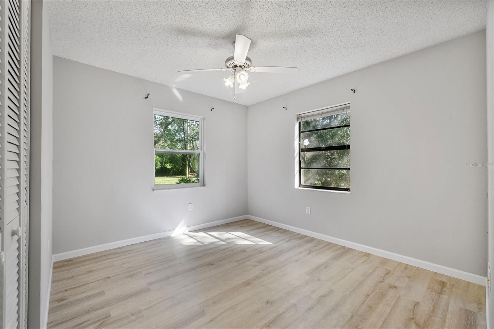 Image 17 of 52 For 405 1st Avenue Se