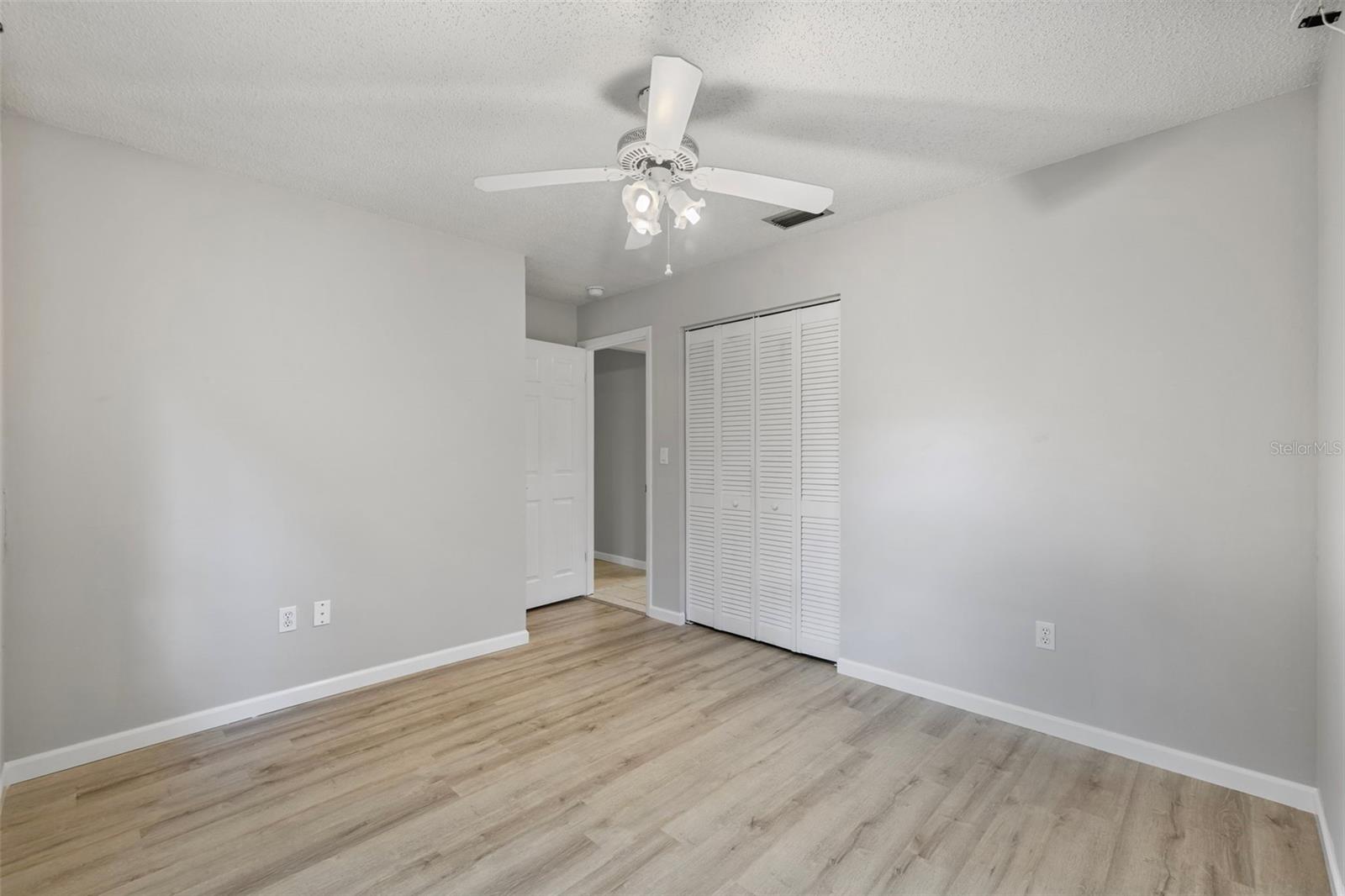 Image 18 of 52 For 405 1st Avenue Se