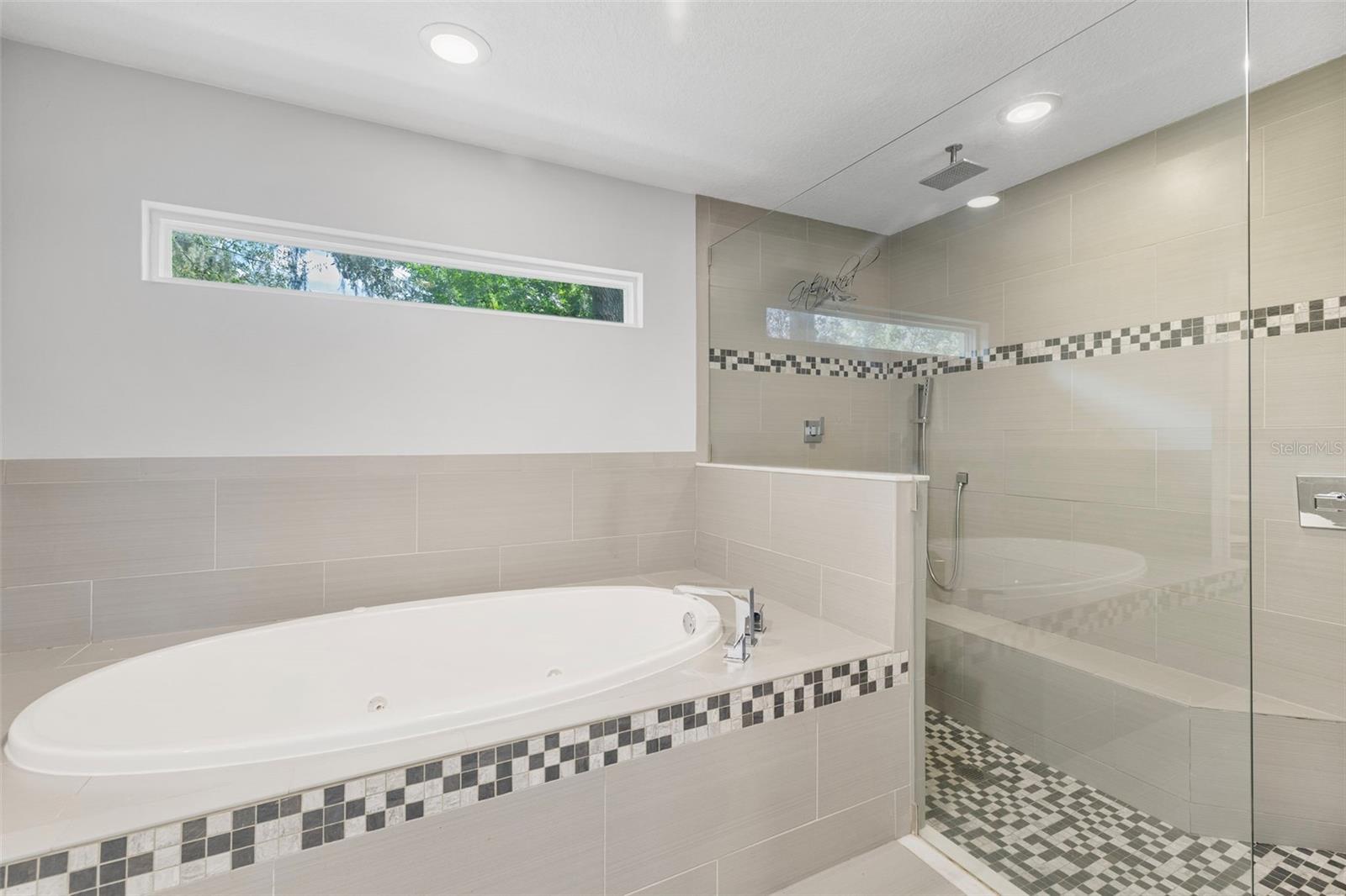 Image 26 of 52 For 405 1st Avenue Se