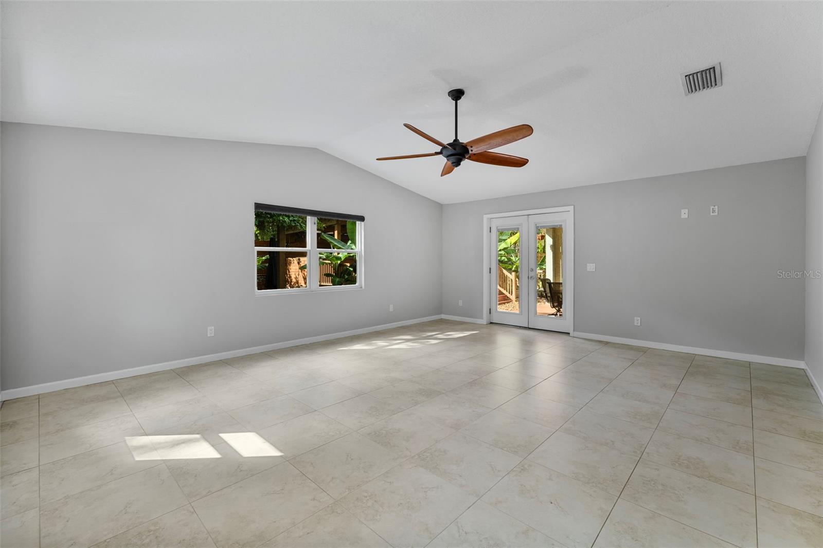 Image 31 of 52 For 405 1st Avenue Se