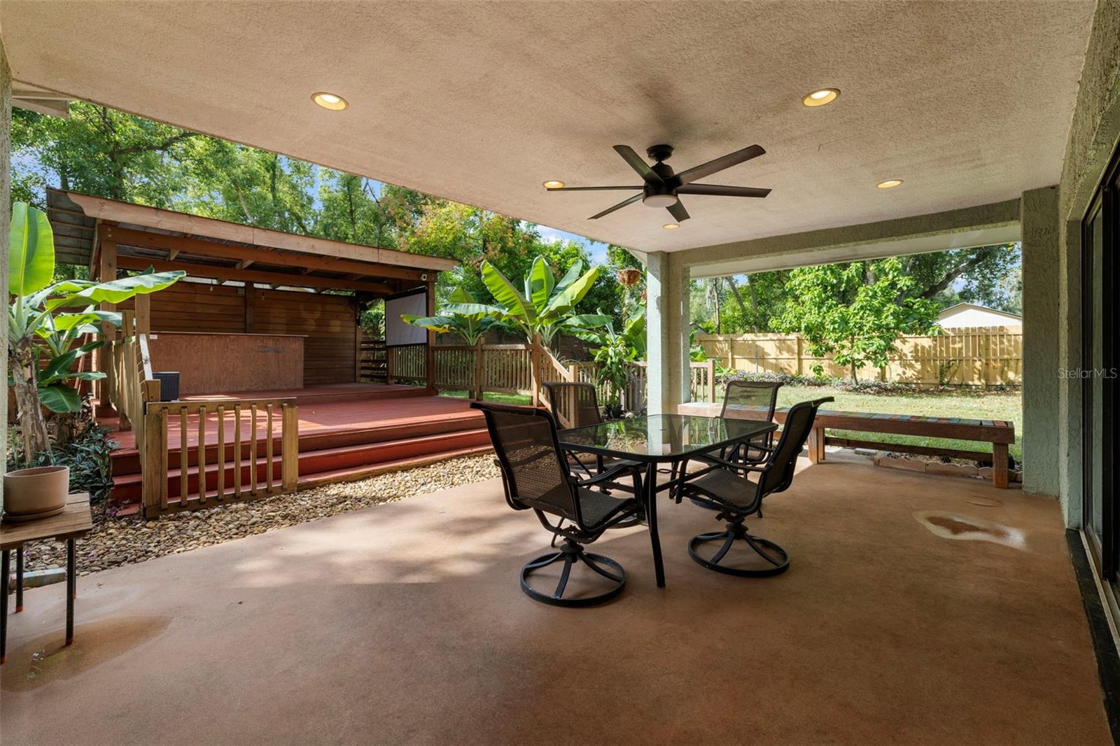 Image 32 of 52 For 405 1st Avenue Se