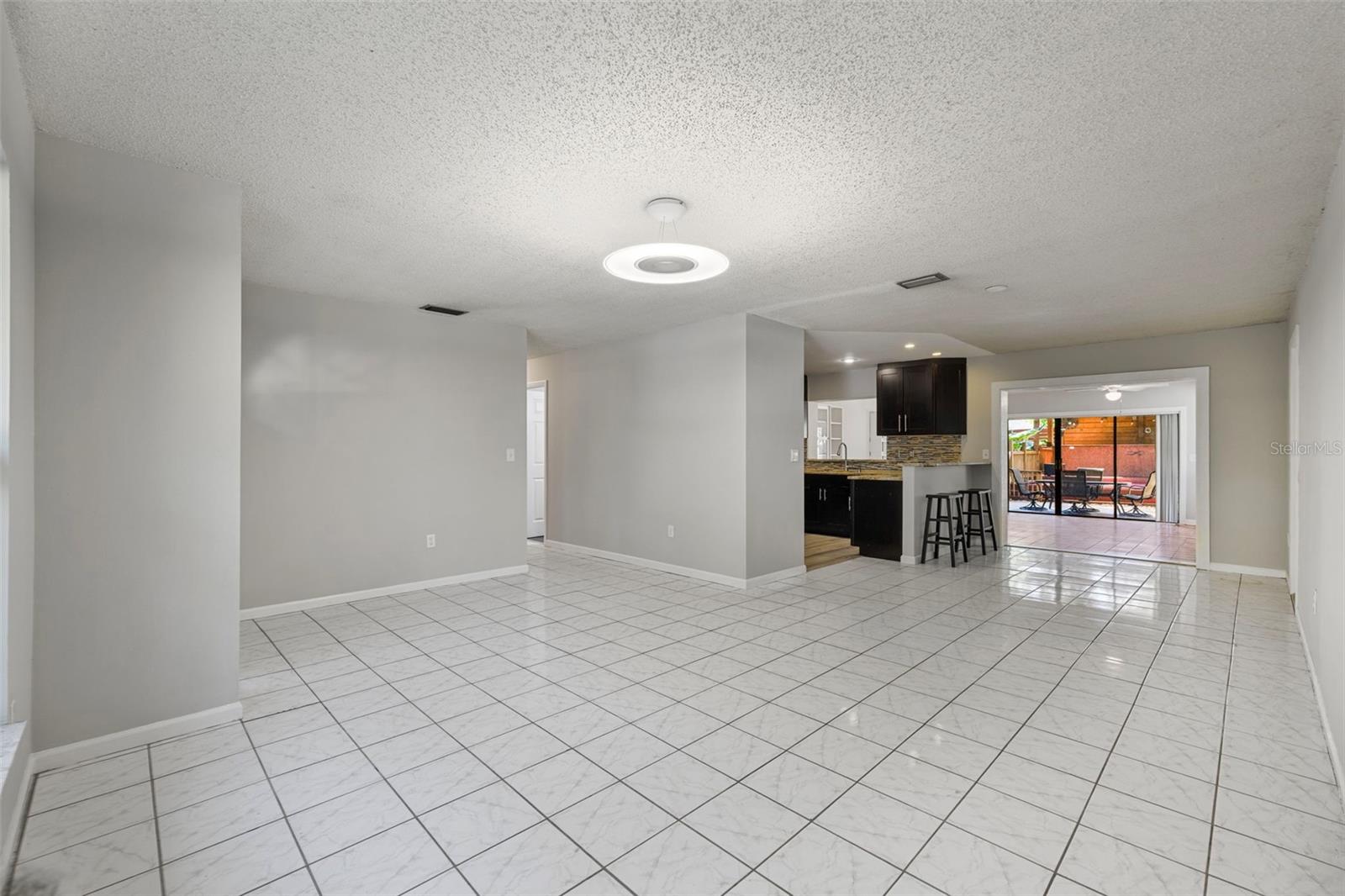 Image 4 of 52 For 405 1st Avenue Se