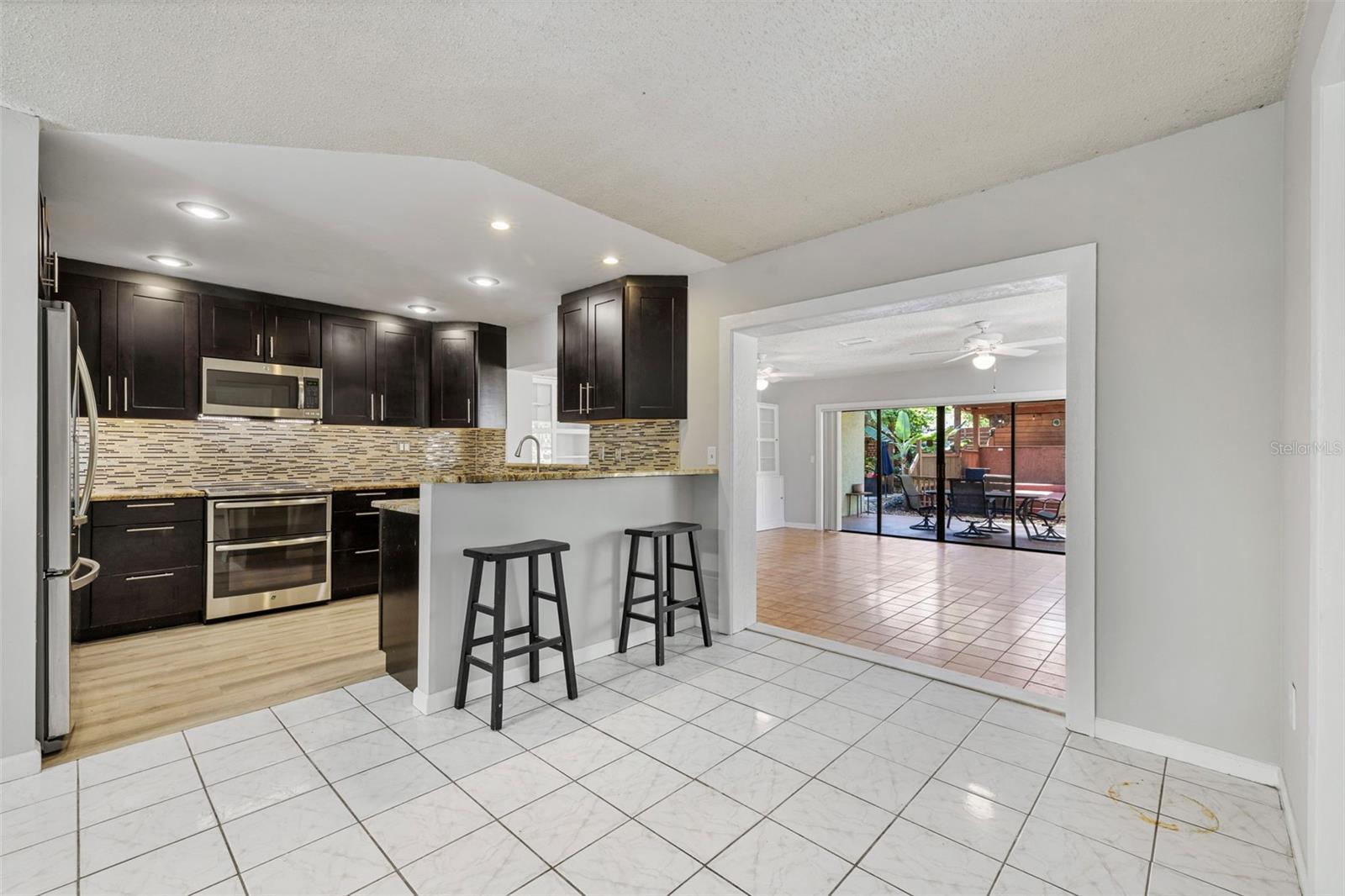 Image 6 of 52 For 405 1st Avenue Se