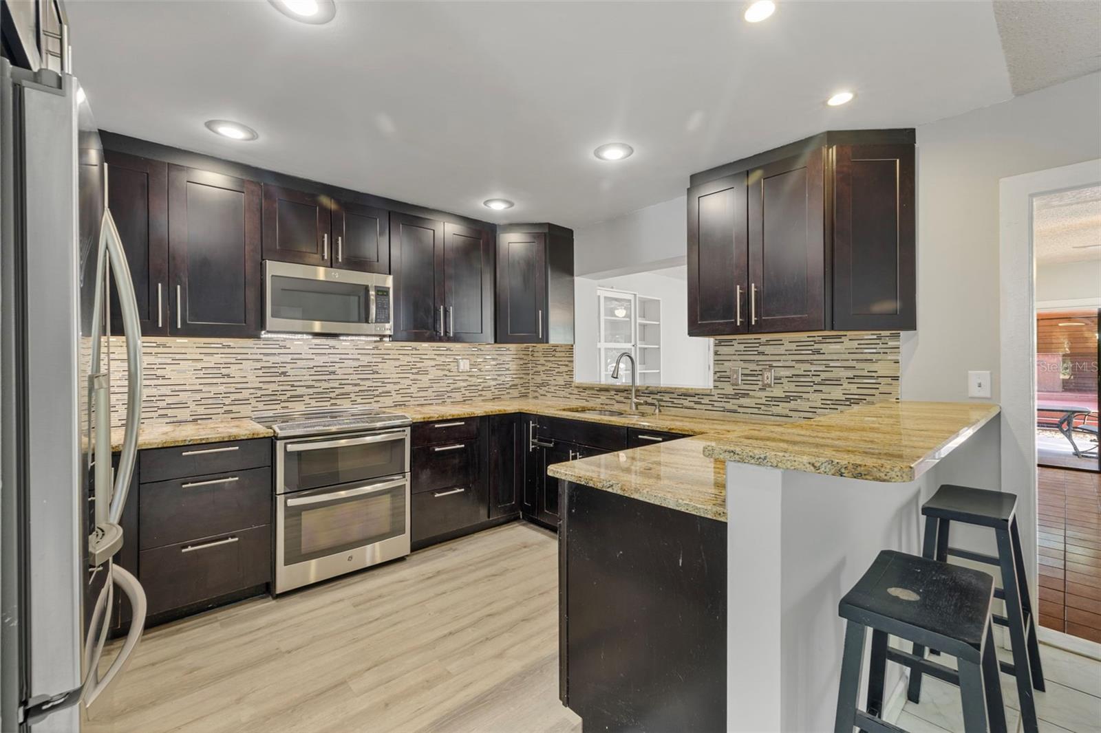 Image 7 of 52 For 405 1st Avenue Se