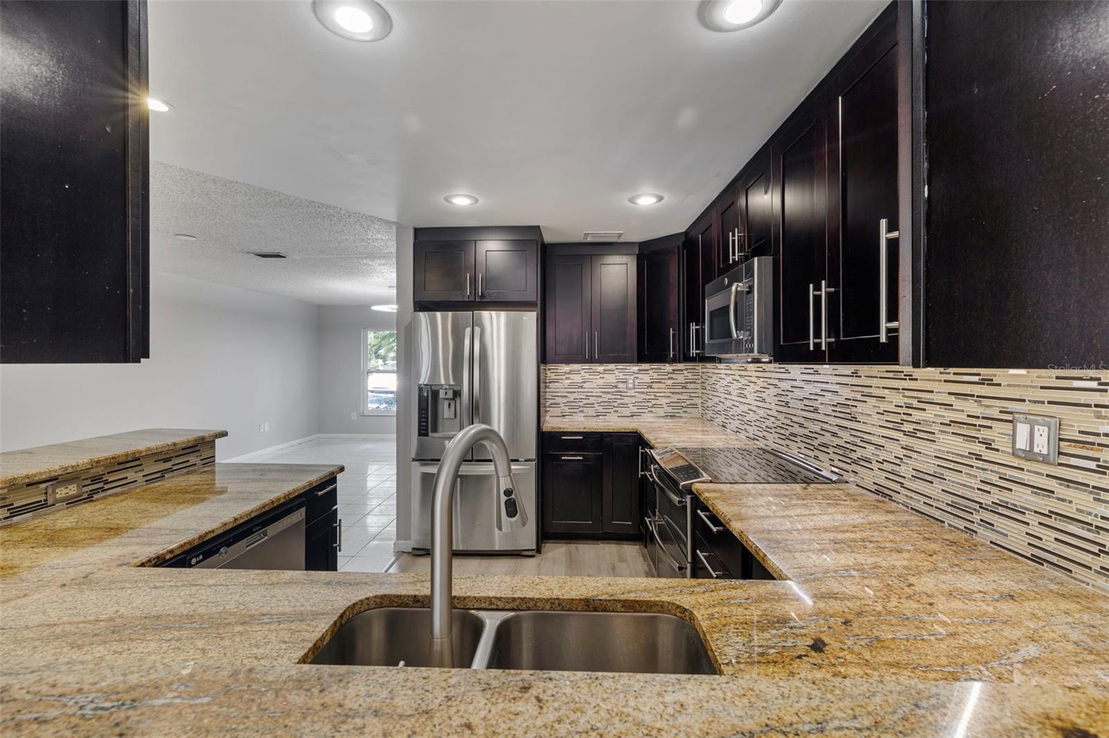 Image 9 of 52 For 405 1st Avenue Se