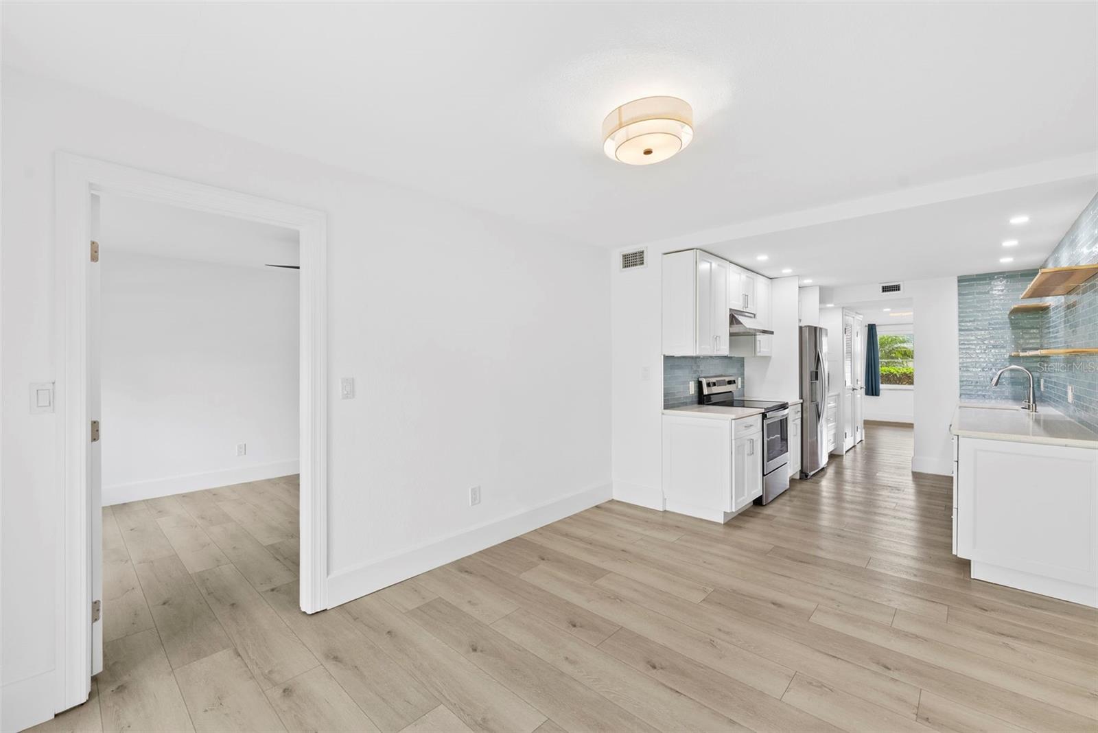 Image 18 of 45 For 4920 Locust Street Ne 104