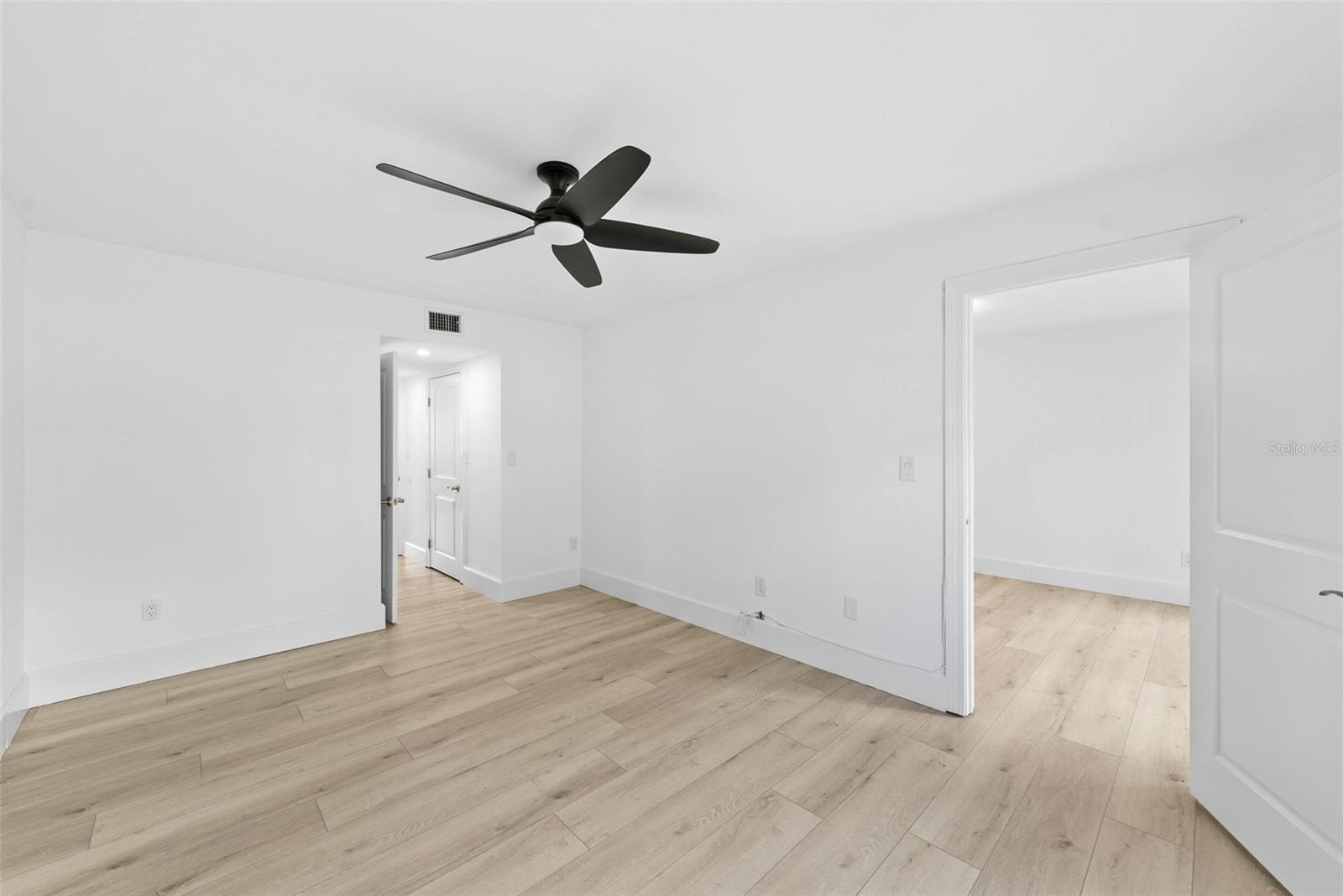 Image 20 of 45 For 4920 Locust Street Ne 104