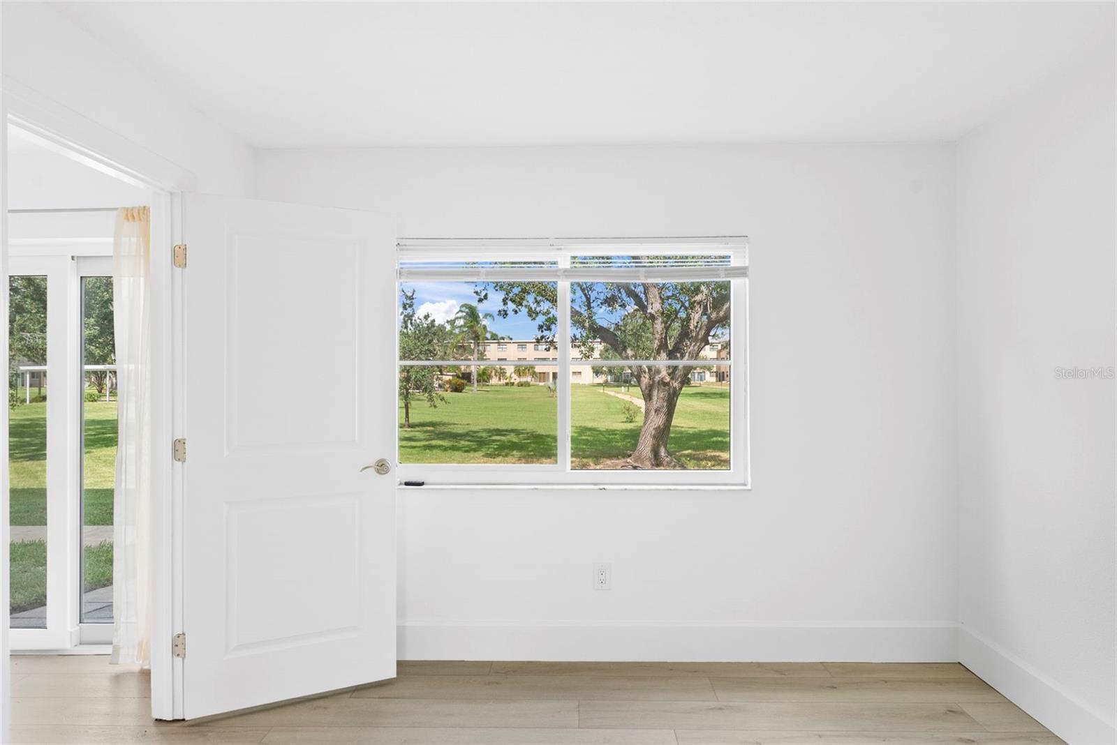 Image 21 of 45 For 4920 Locust Street Ne 104