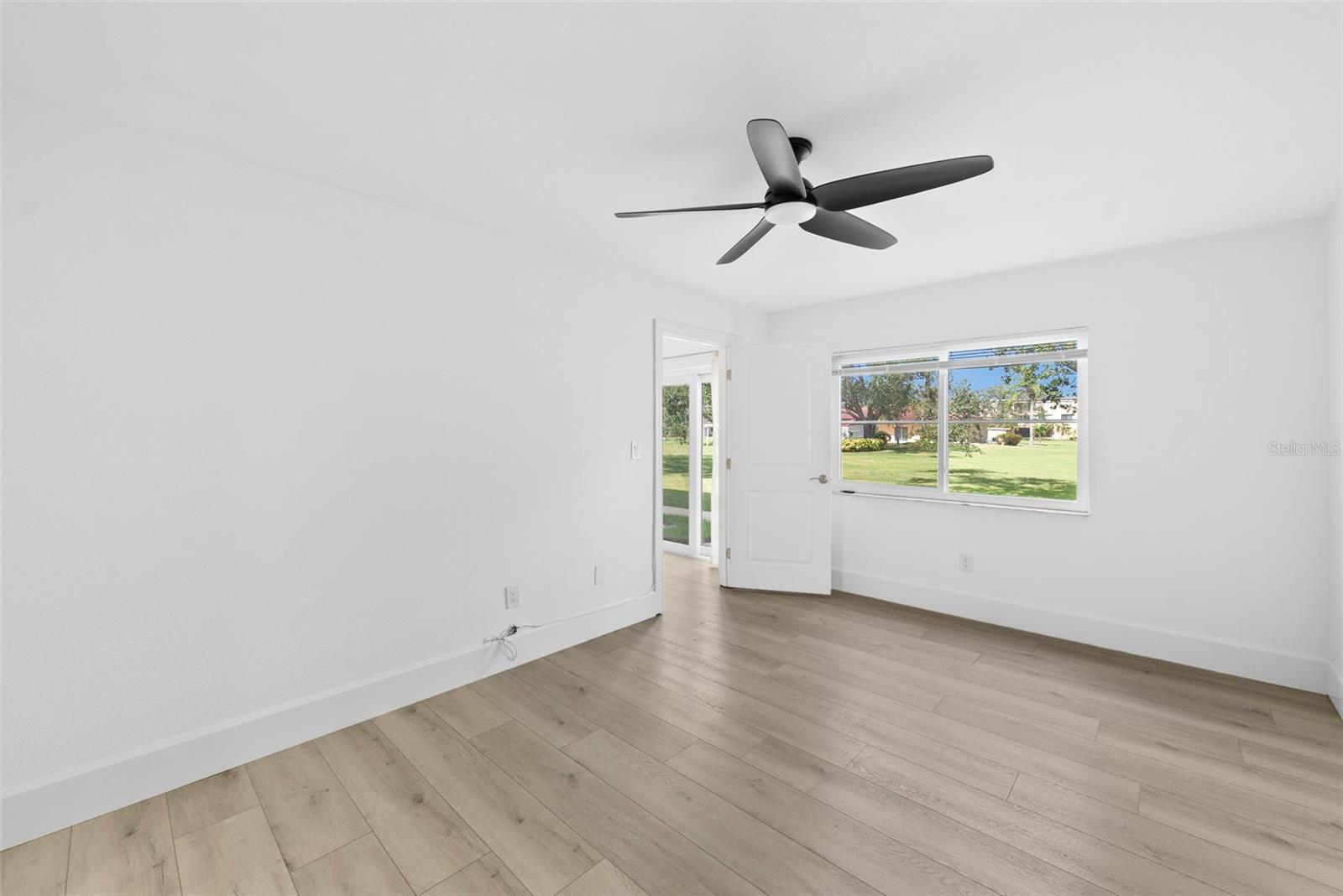 Image 22 of 45 For 4920 Locust Street Ne 104