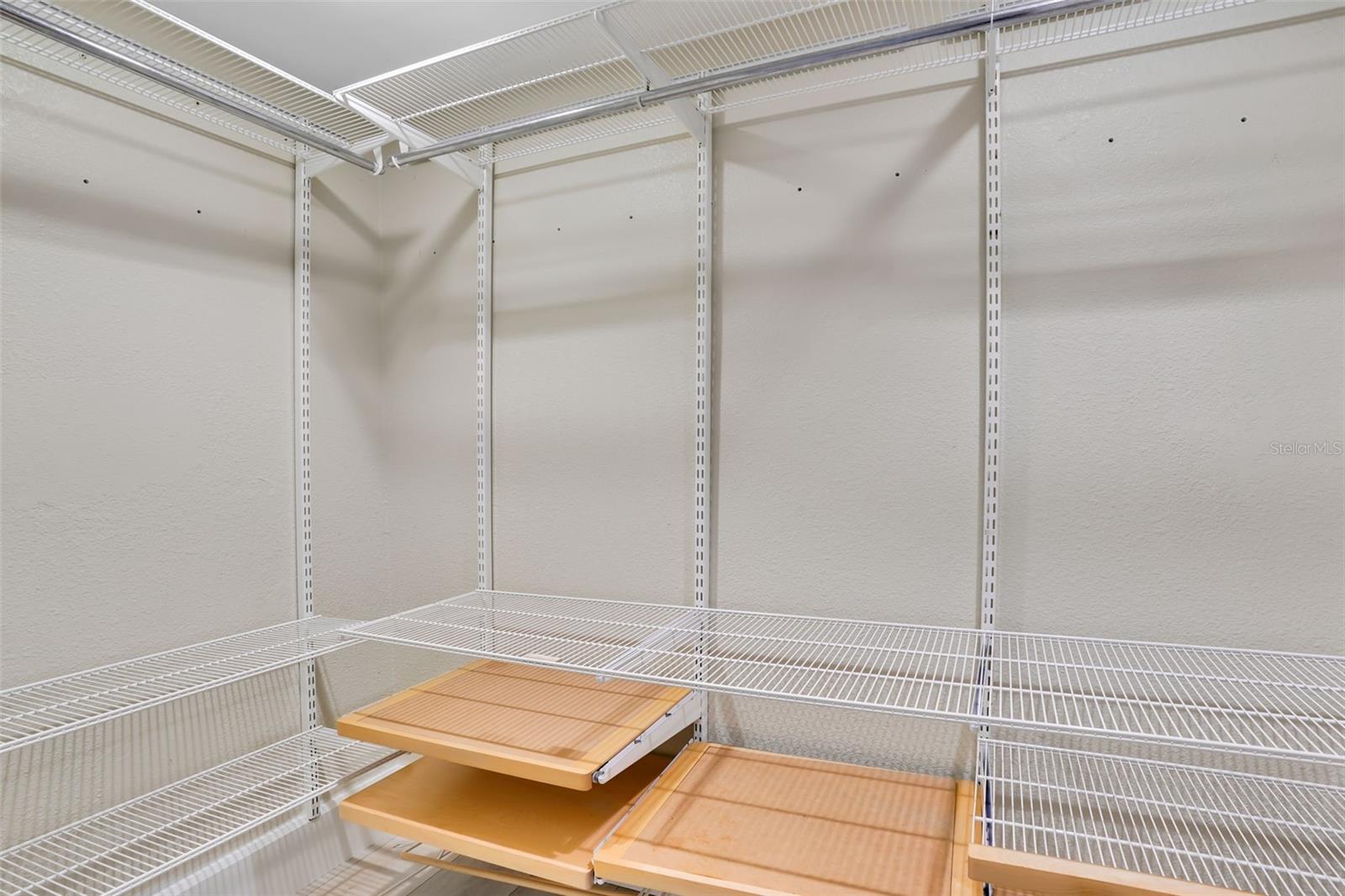 Image 23 of 45 For 4920 Locust Street Ne 104