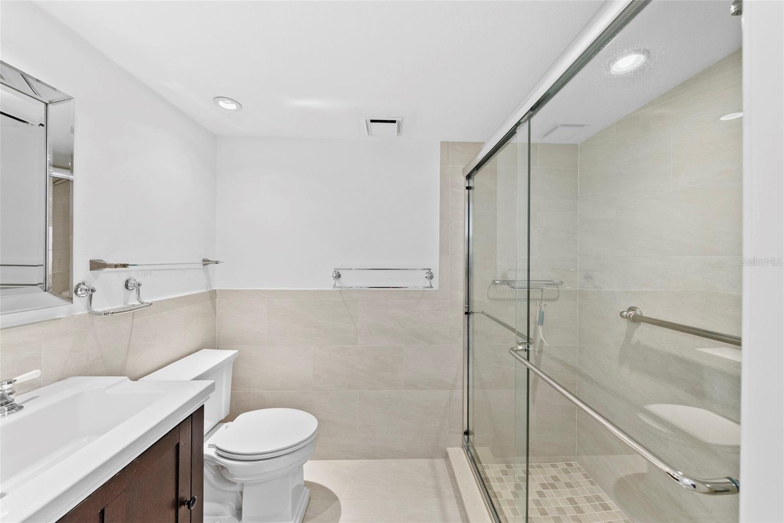 Image 25 of 45 For 4920 Locust Street Ne 104