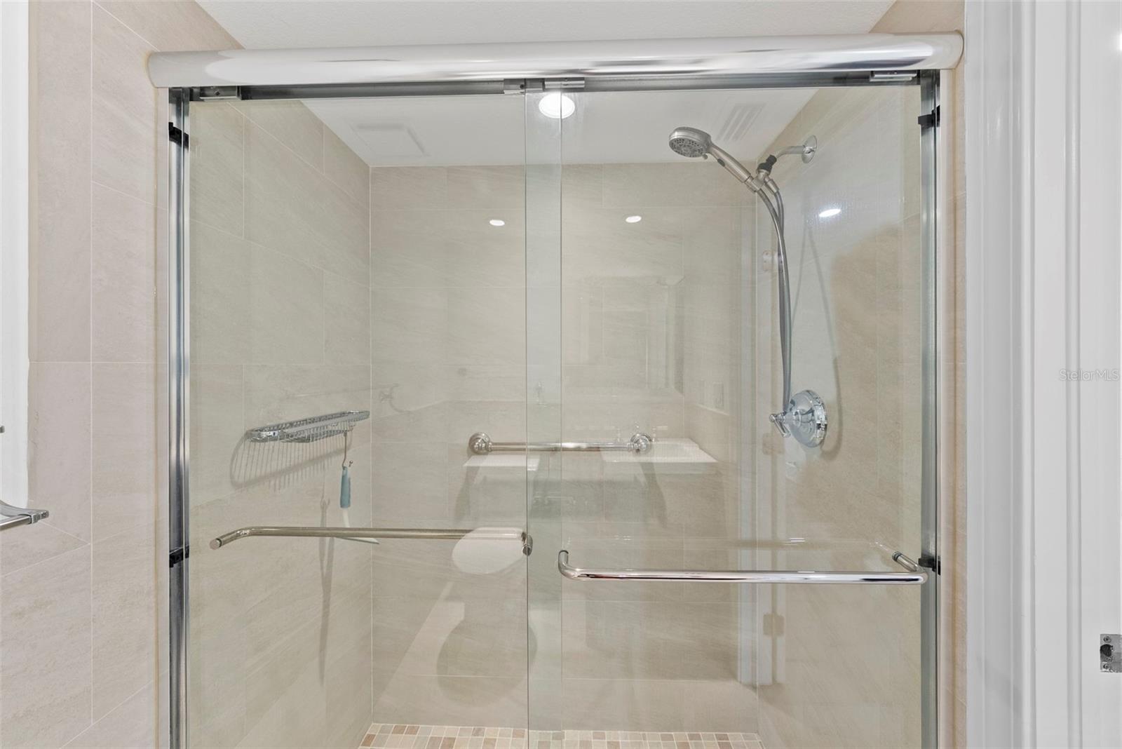 Image 27 of 45 For 4920 Locust Street Ne 104