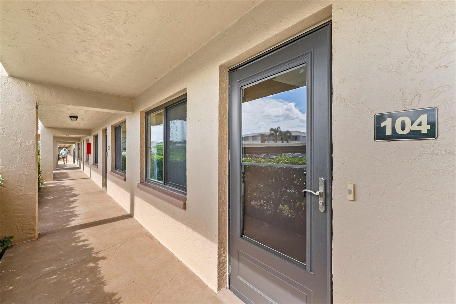 Image 3 of 45 For 4920 Locust Street Ne 104