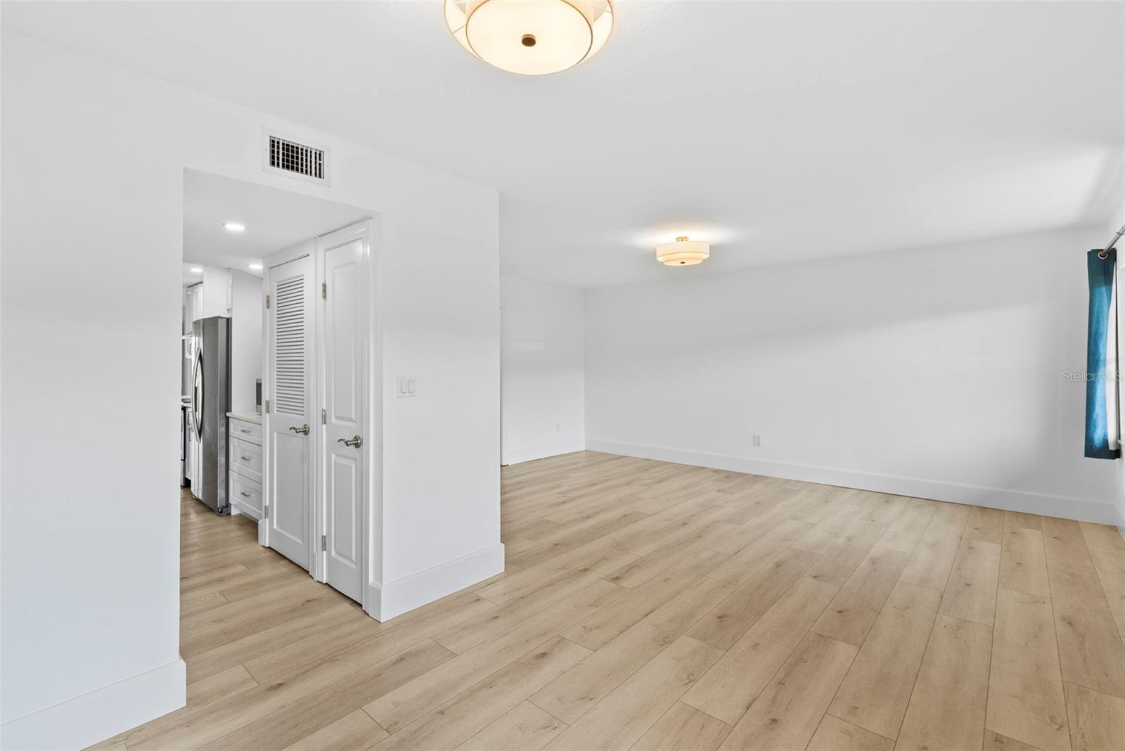 Image 5 of 45 For 4920 Locust Street Ne 104