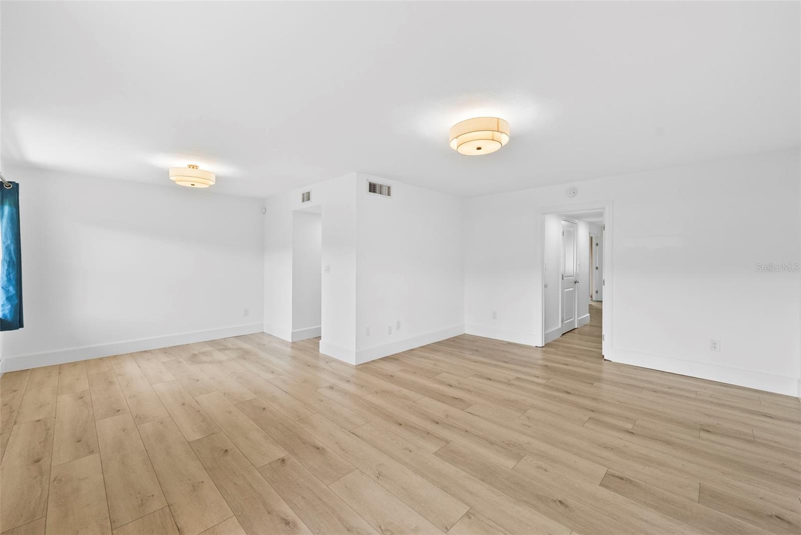 Image 6 of 45 For 4920 Locust Street Ne 104