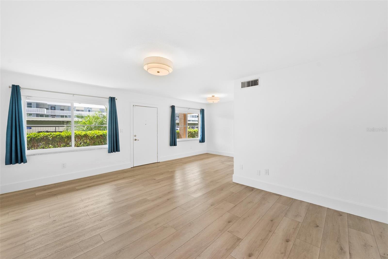 Image 7 of 45 For 4920 Locust Street Ne 104