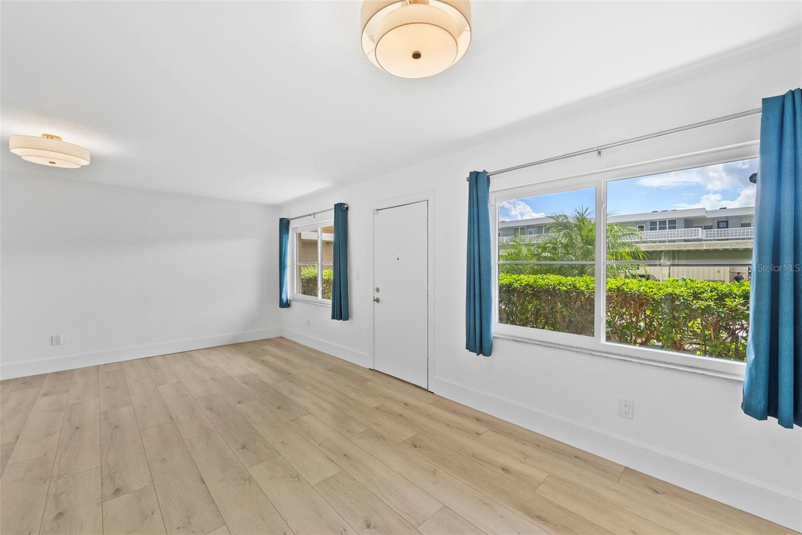 Image 8 of 45 For 4920 Locust Street Ne 104