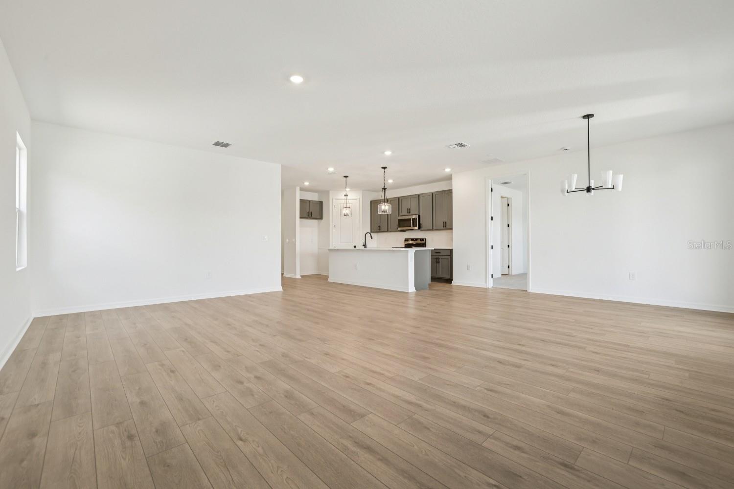 Image 6 of 40 For 2211 Broadbrook Drive