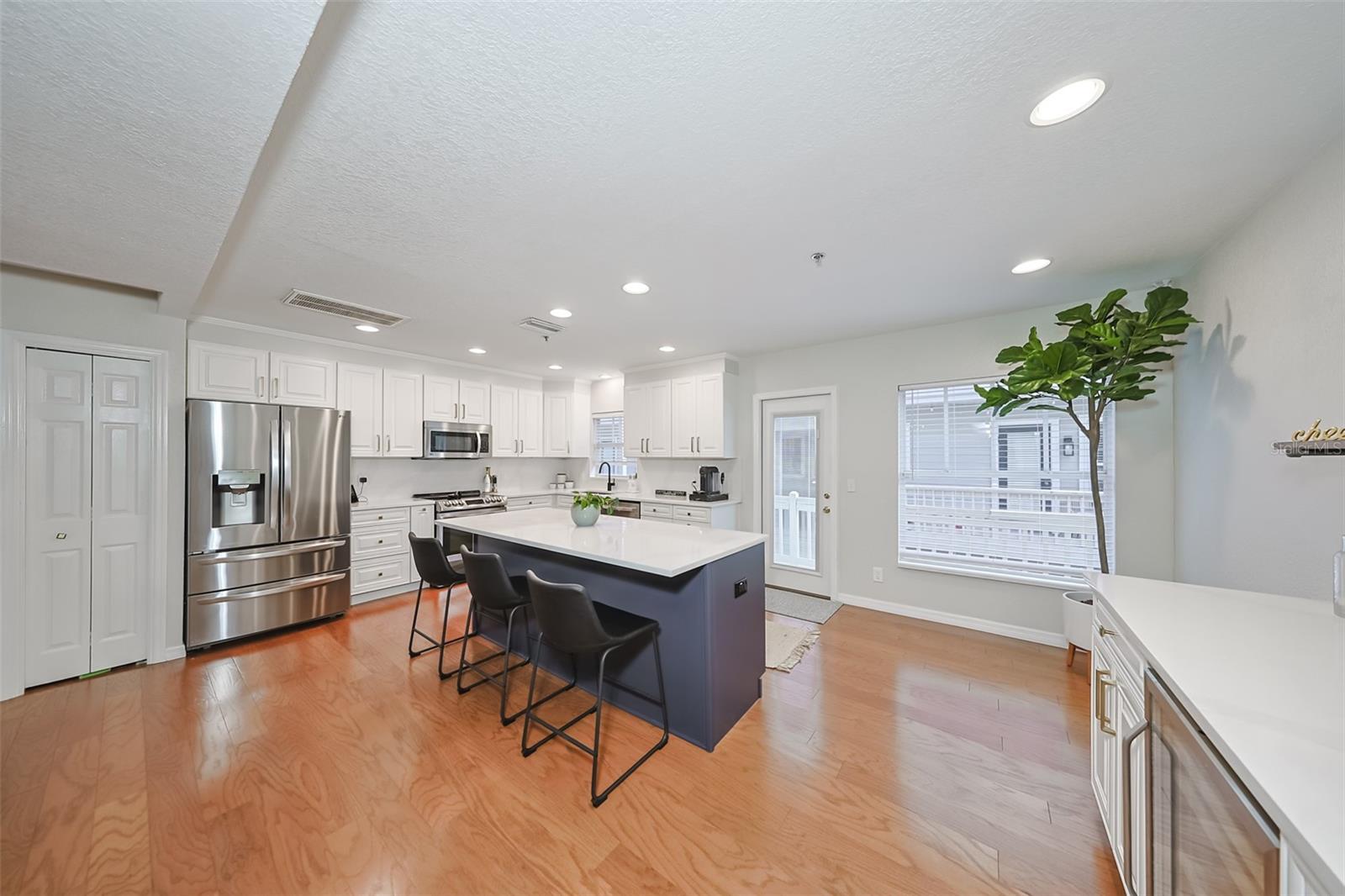 Image 11 of 56 For 2403 Palm Drive 2