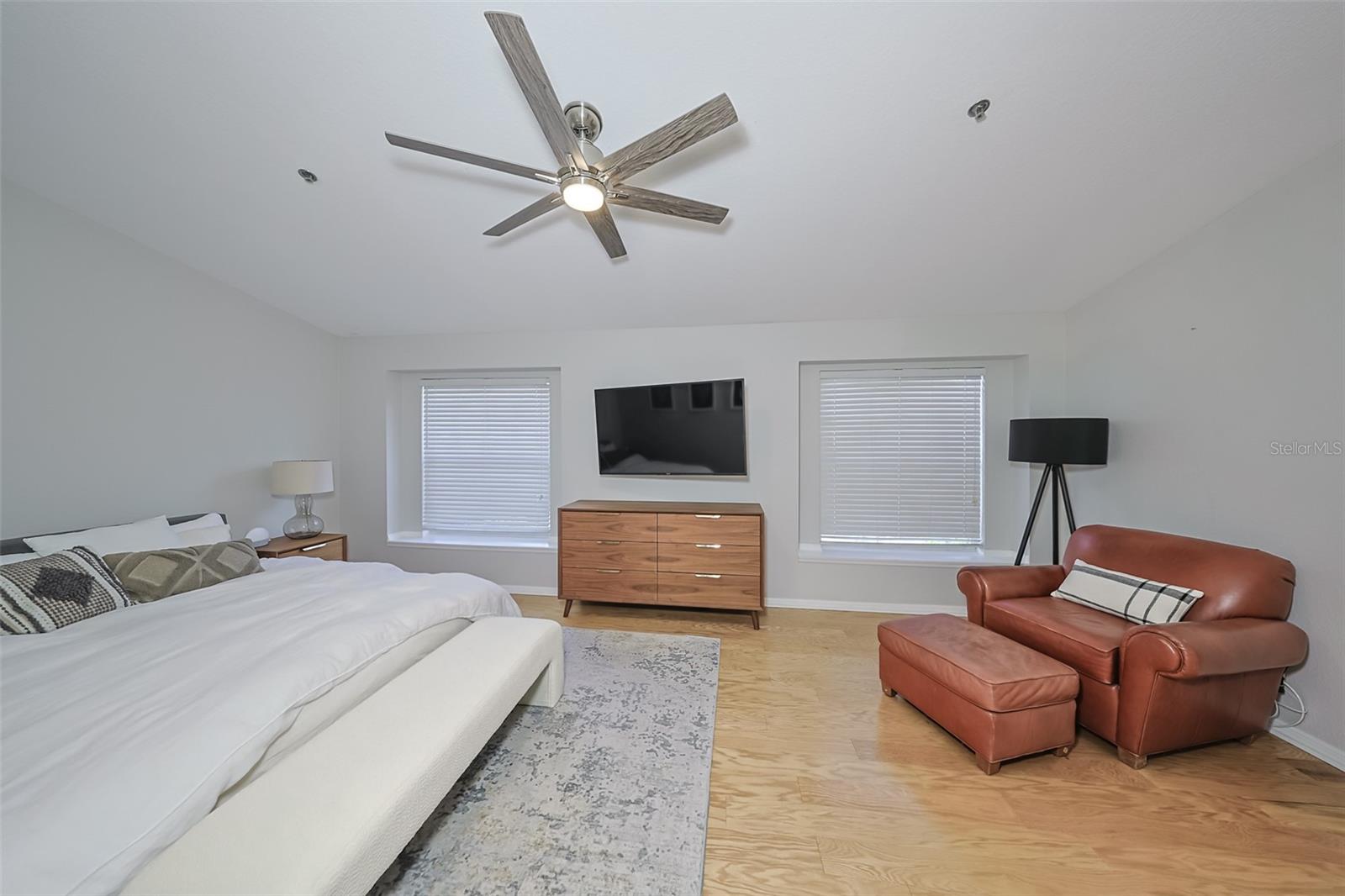 Image 20 of 56 For 2403 Palm Drive 2