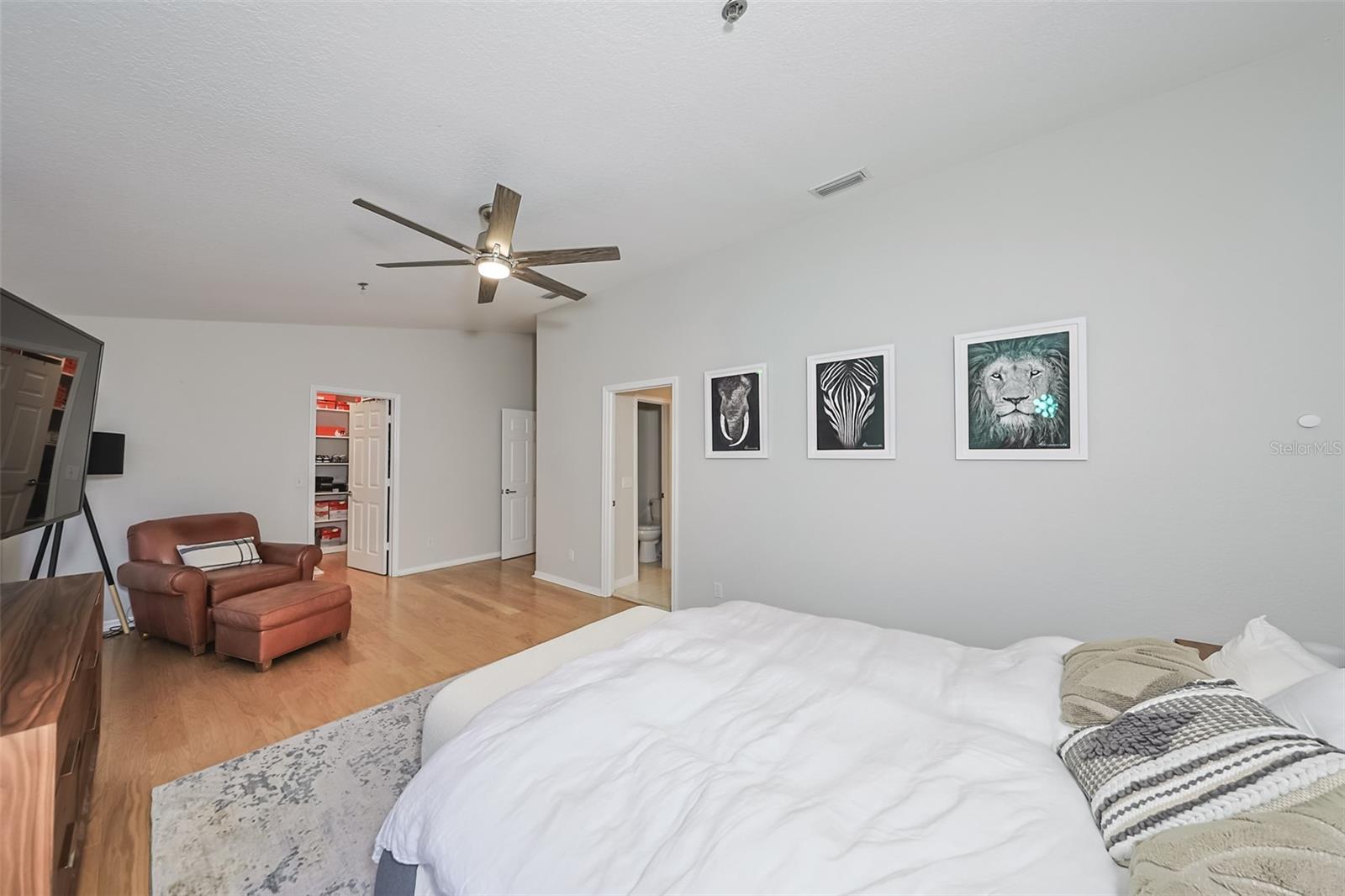 Image 21 of 56 For 2403 Palm Drive 2