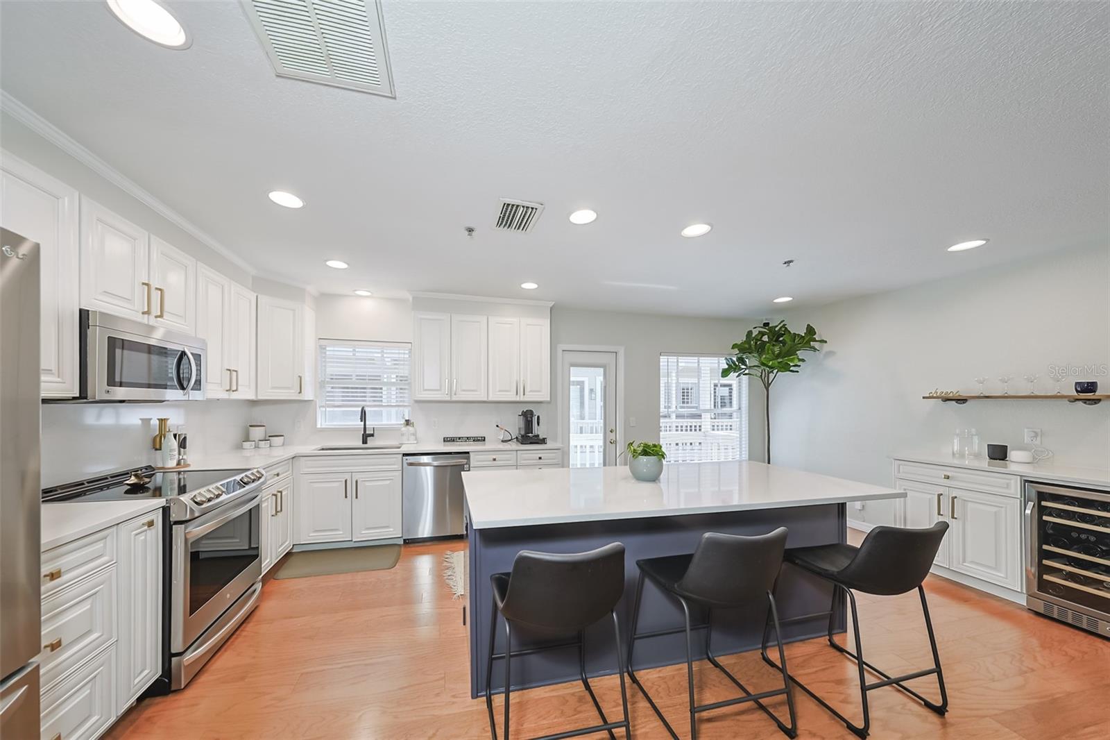 Image 9 of 56 For 2403 Palm Drive 2