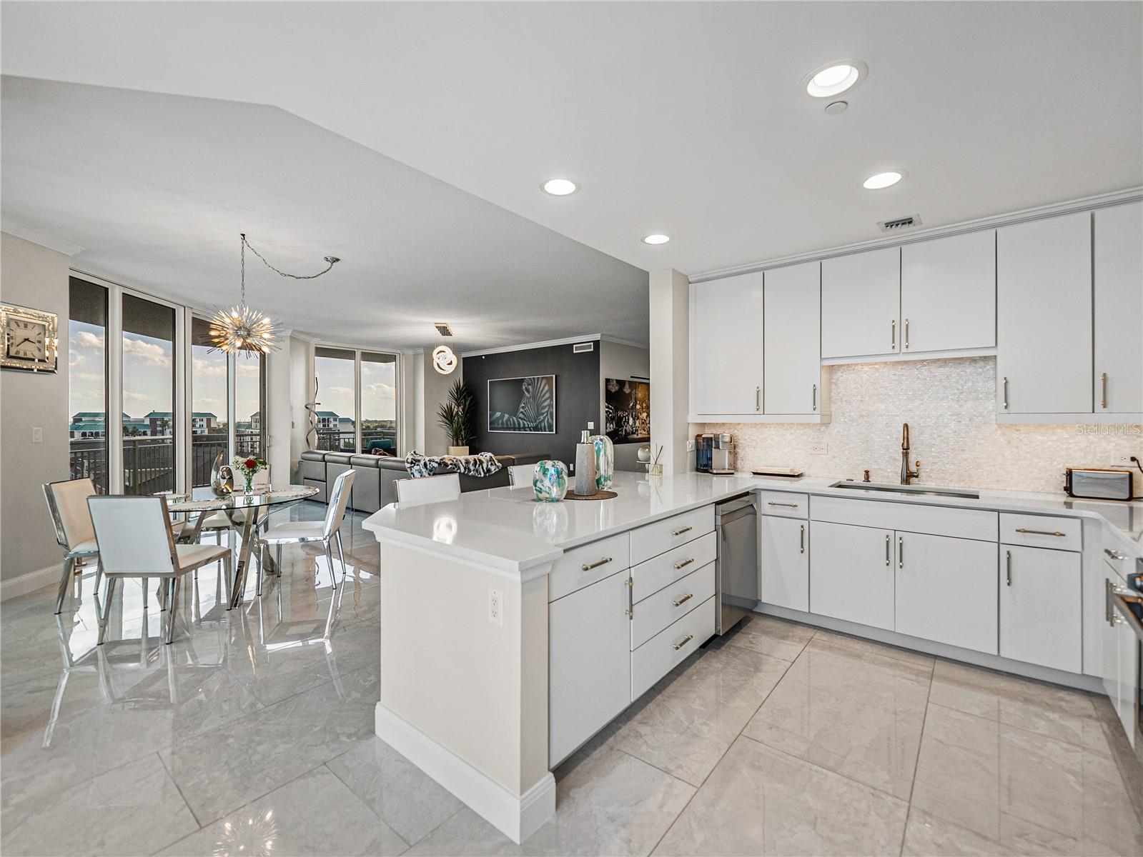 Image 28 of 100 For 450 Knights Run Avenue 702