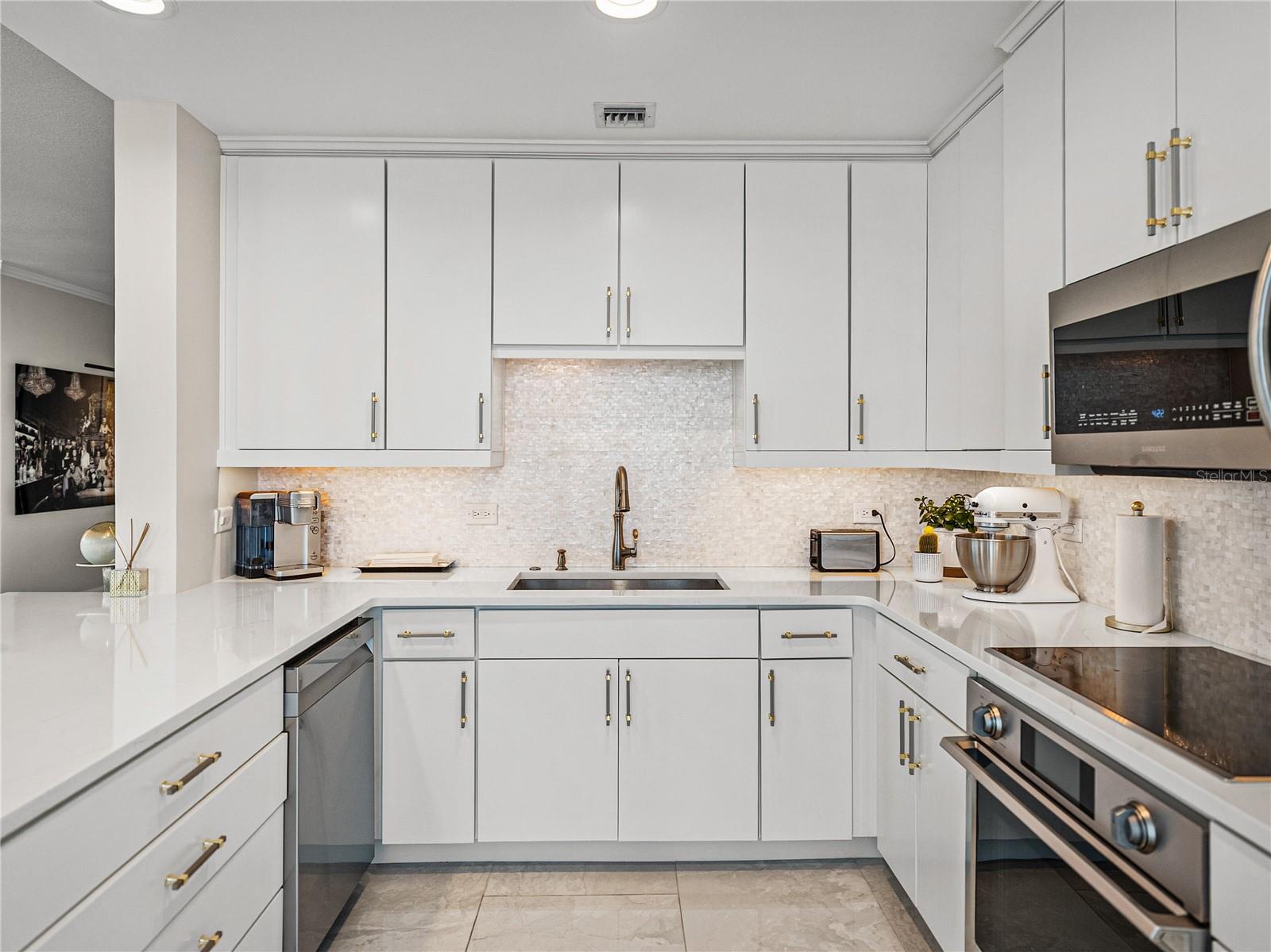 Image 30 of 100 For 450 Knights Run Avenue 702