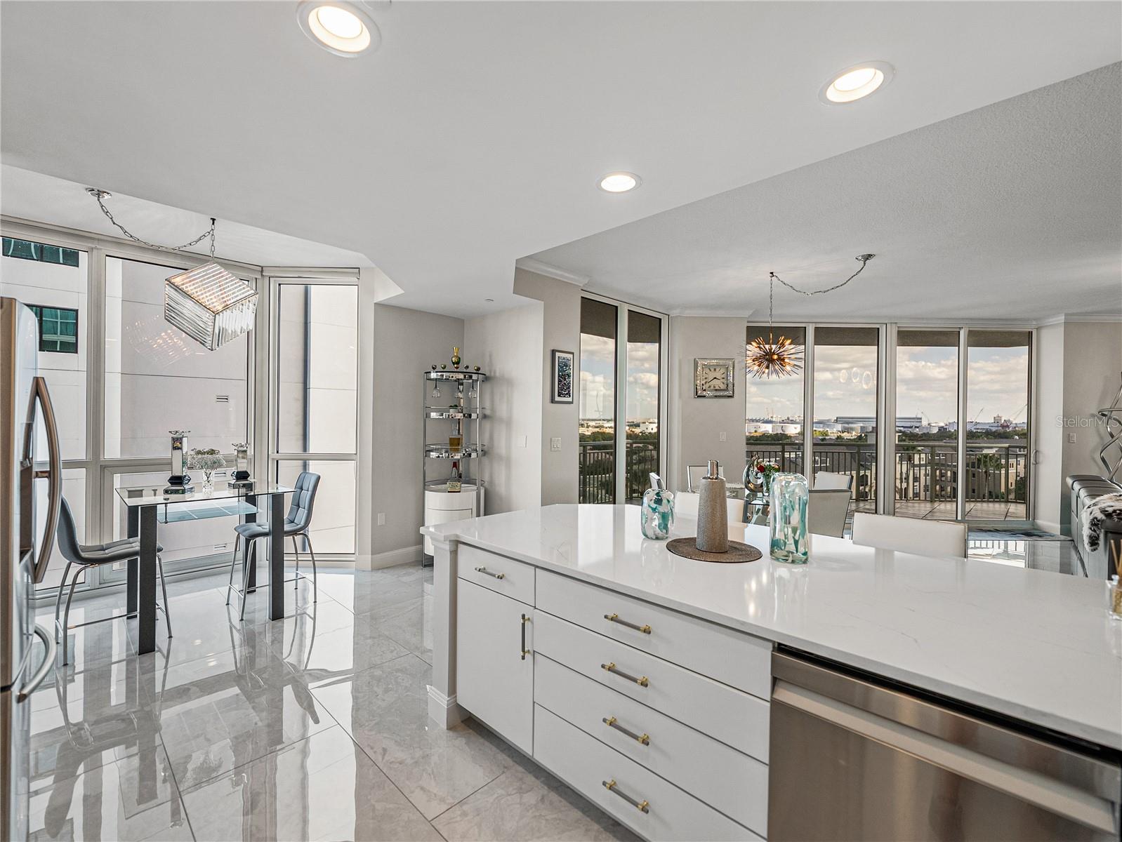 Image 33 of 100 For 450 Knights Run Avenue 702