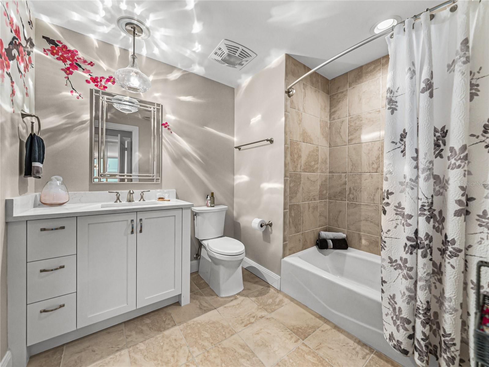 Image 50 of 100 For 450 Knights Run Avenue 702