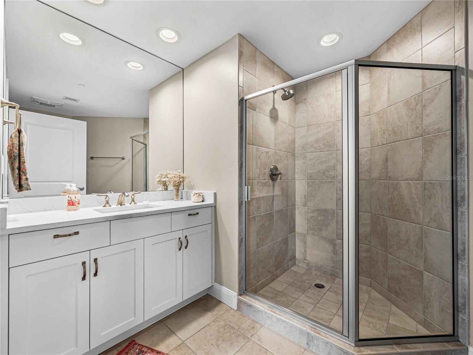 Image 59 of 100 For 450 Knights Run Avenue 702