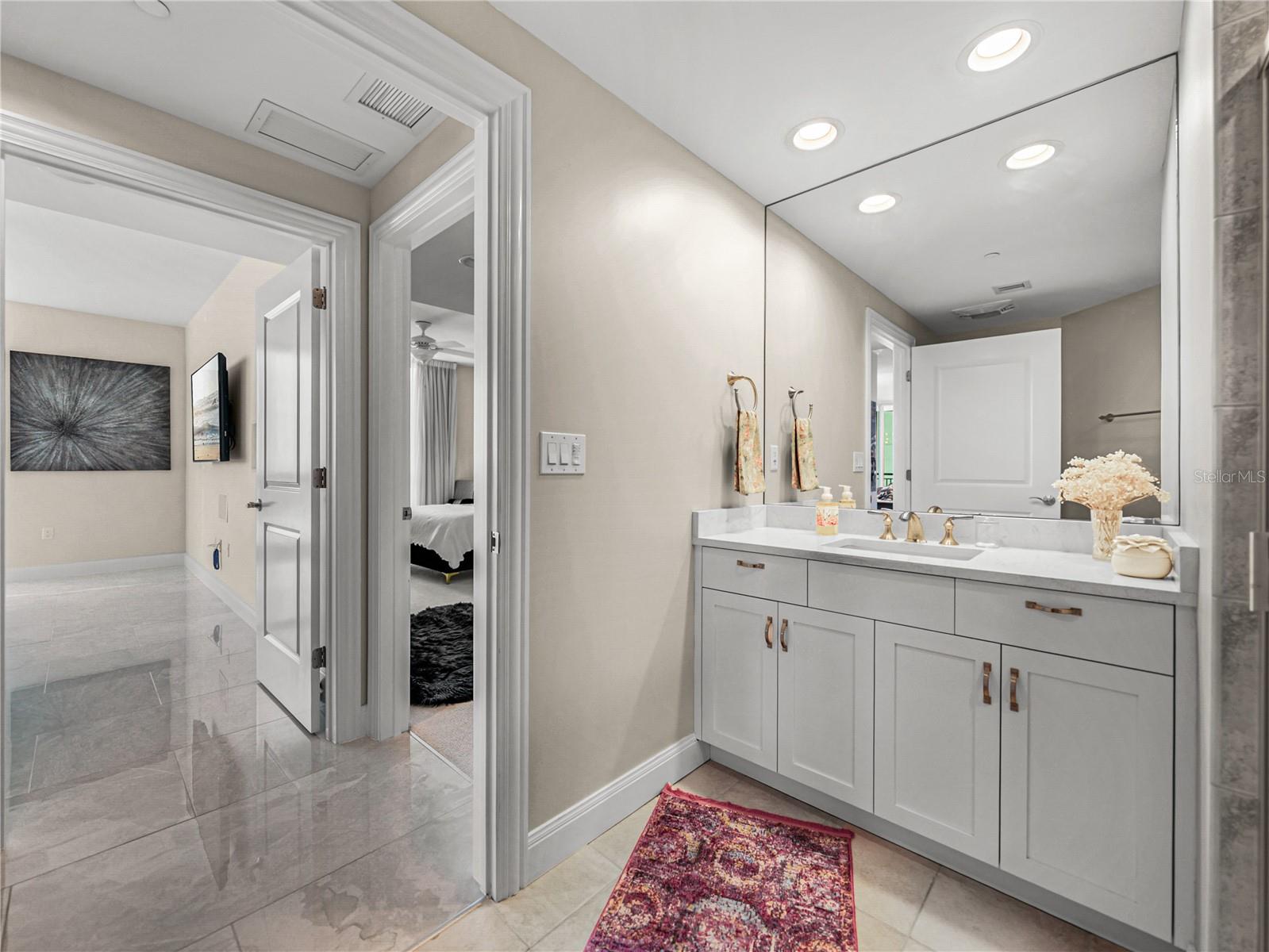 Image 60 of 100 For 450 Knights Run Avenue 702