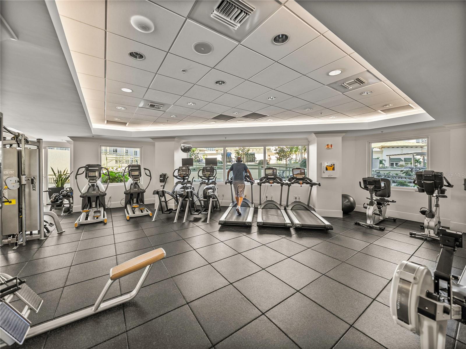 Image 91 of 100 For 450 Knights Run Avenue 702