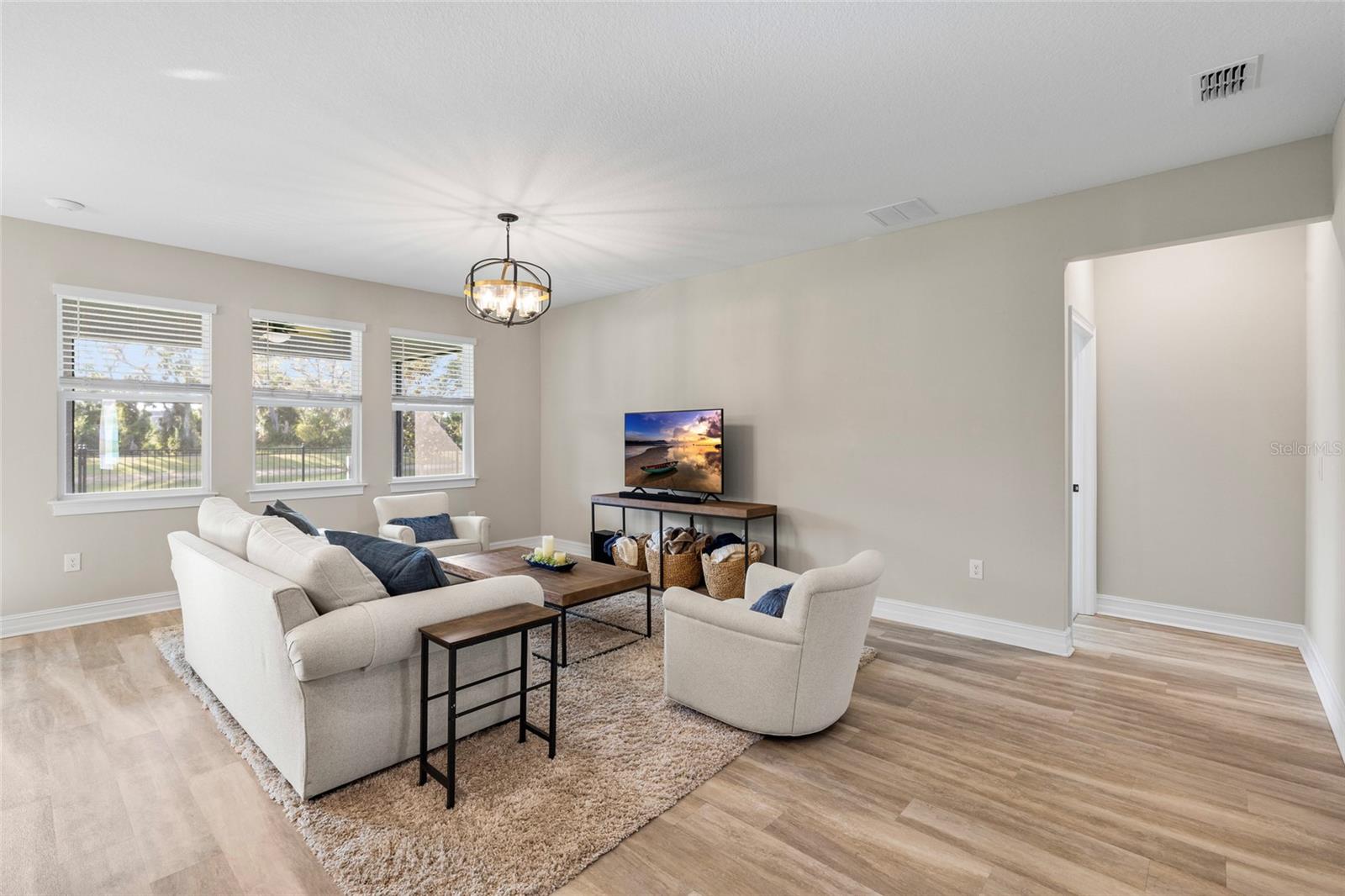 Image 16 of 49 For 10736 Whitland Grove Drive