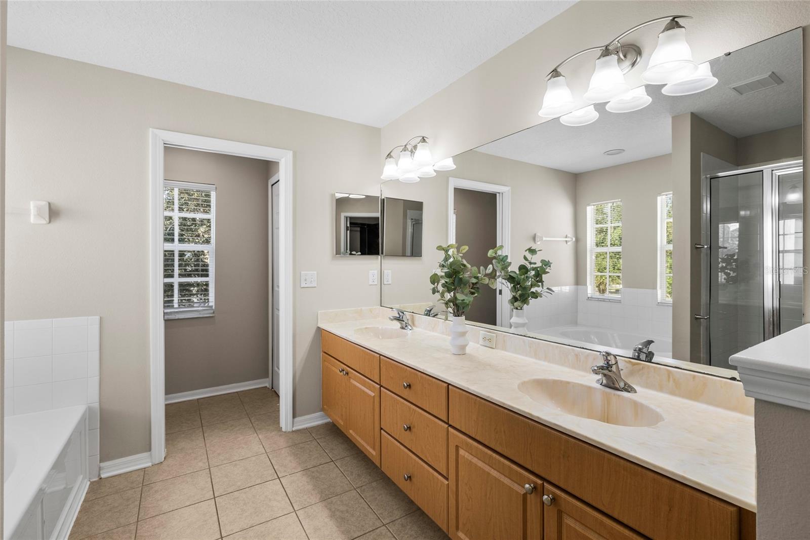 Image 35 of 61 For 5909 Grand Loneoak Lane